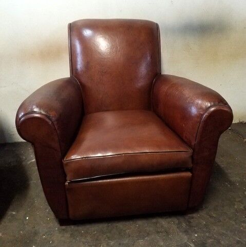 Club armchairs with straight backrest