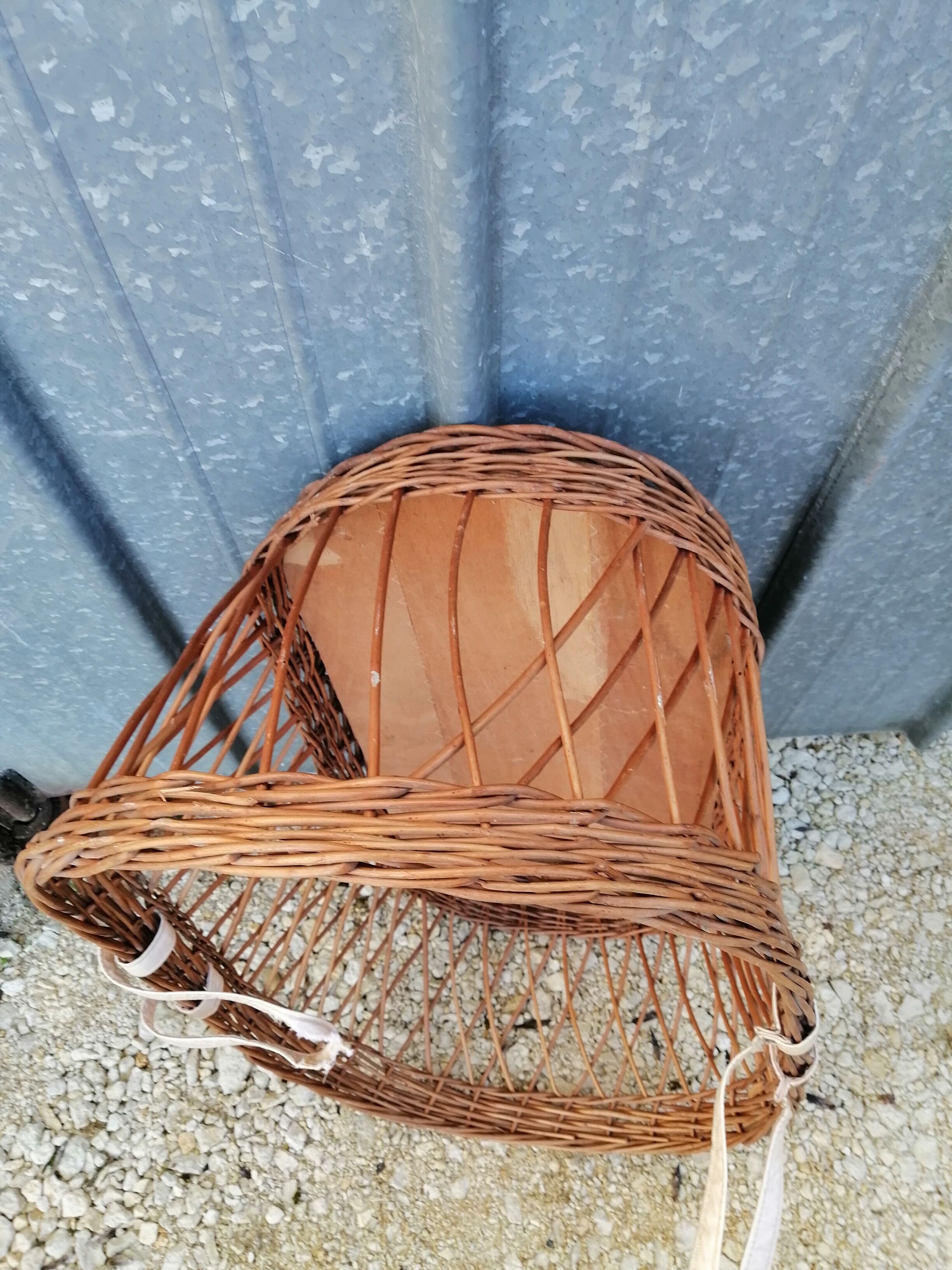 Berceau en rotin et osier