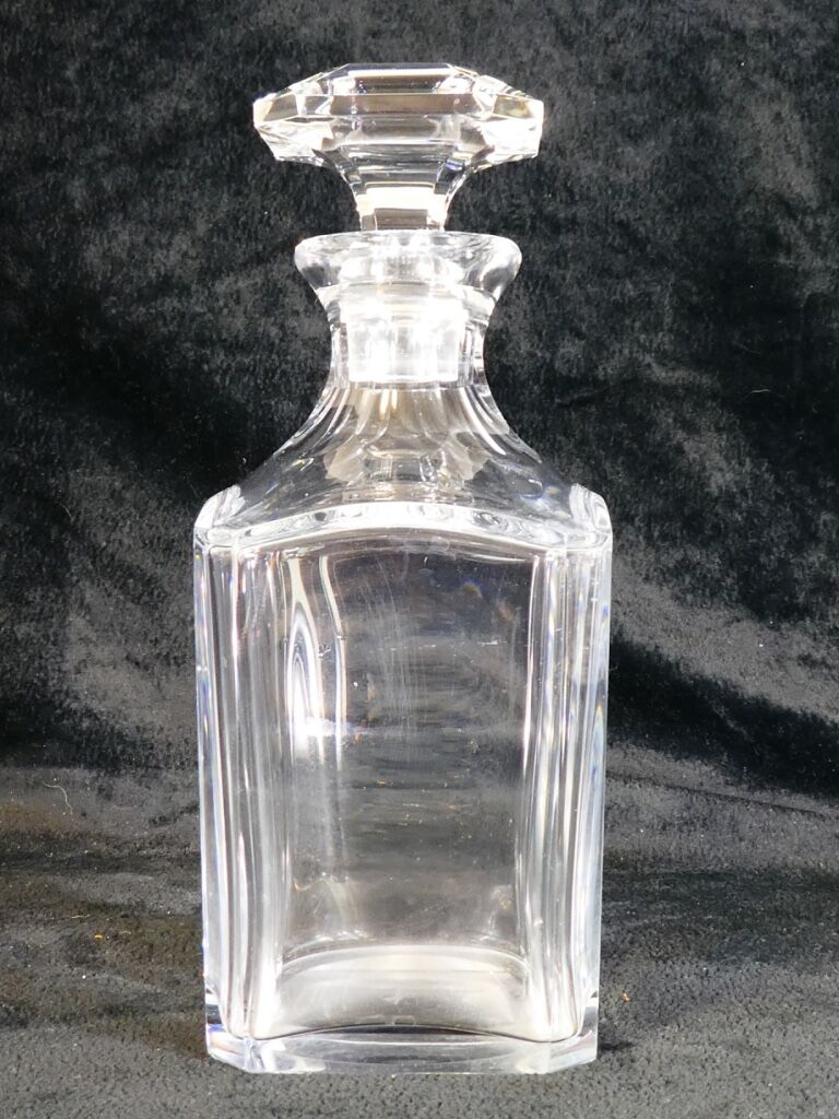 Carafe a whisky in crystal from Baccarat modele harcourt signed
