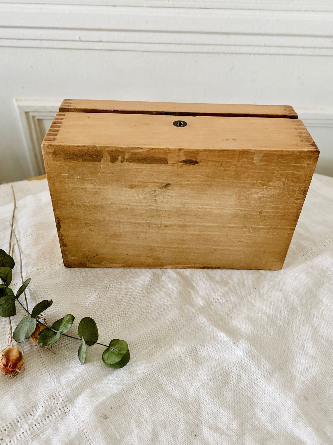 Small wooden storage chest box with keyless lid