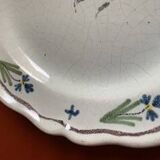 Late 18th century earthenware plate with dandelion decoration