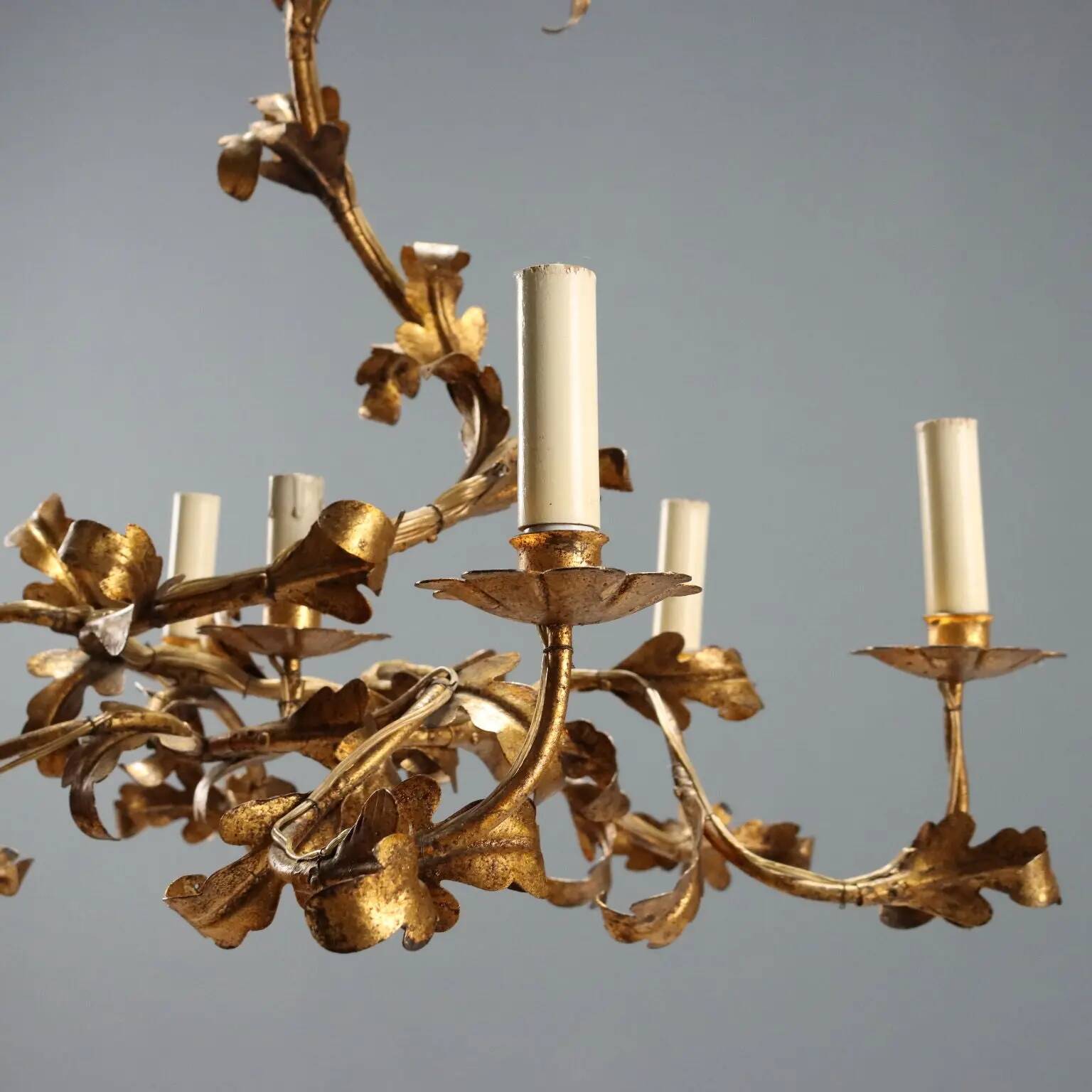 Lustre ancien en fer doré et tôle, Italie, XXe siècle