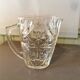 Pichet vintage en verre moulé