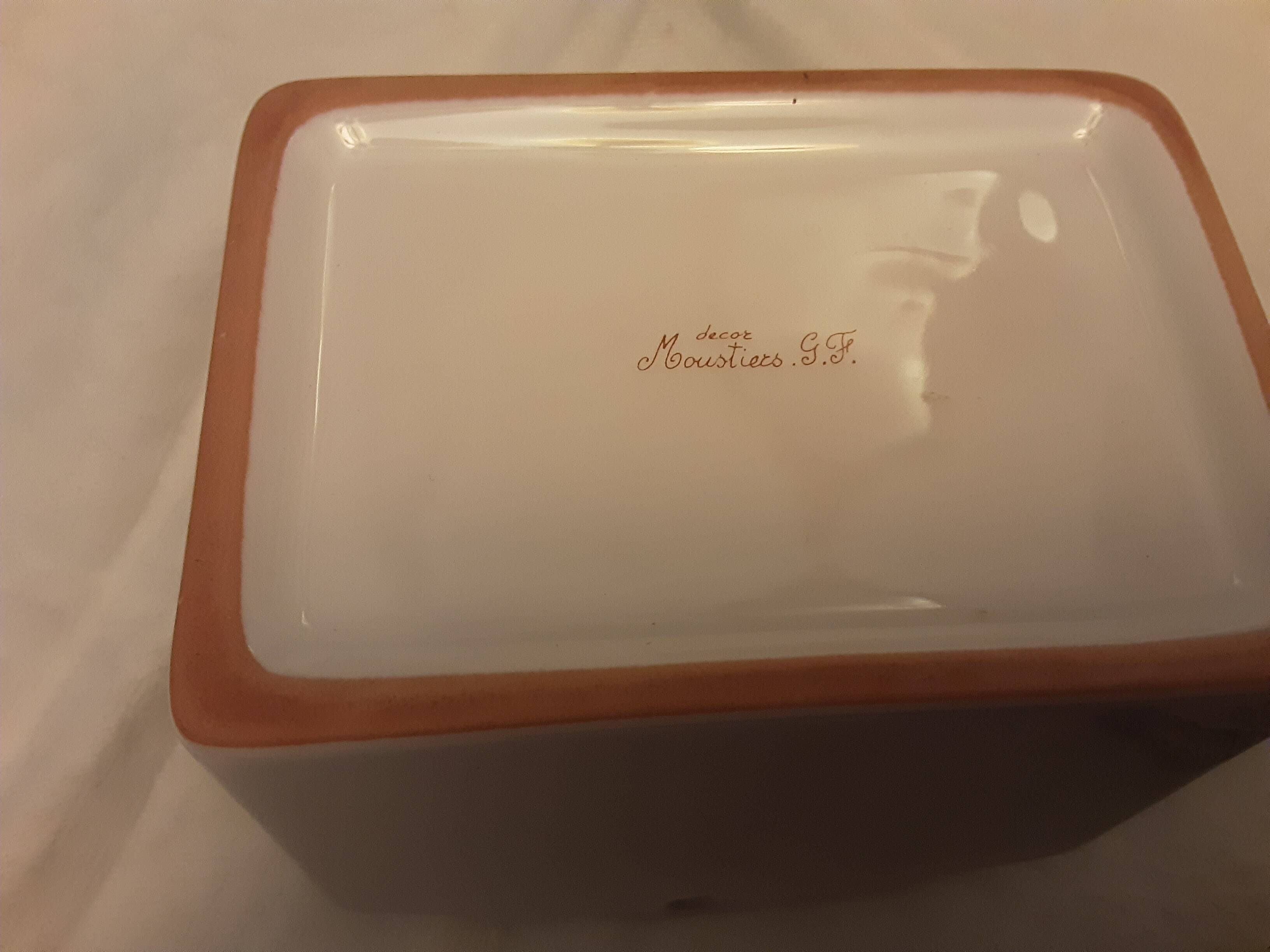 Box of matches moustier decor