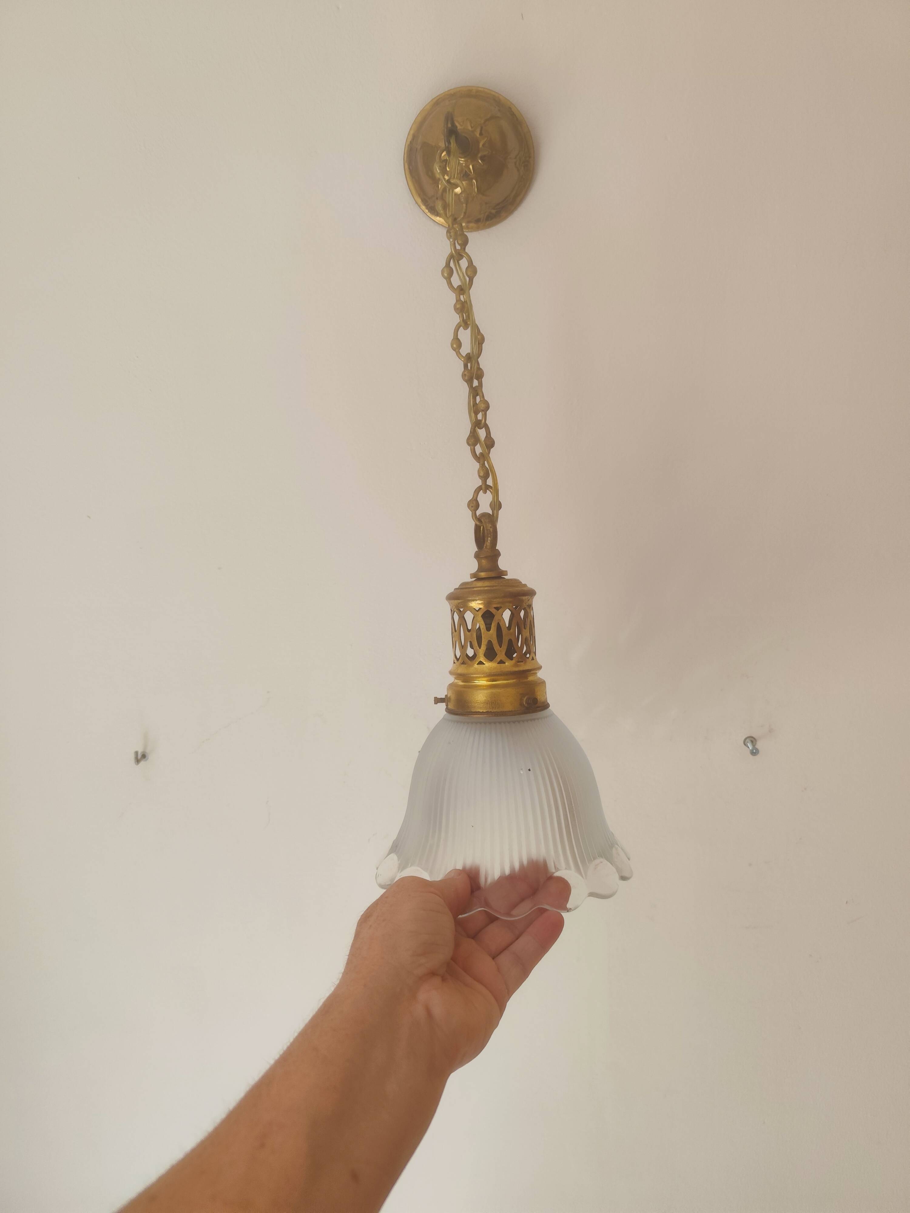 Suspension  de style art nouveau 1900 en laiton - tulipe en verre dépoli