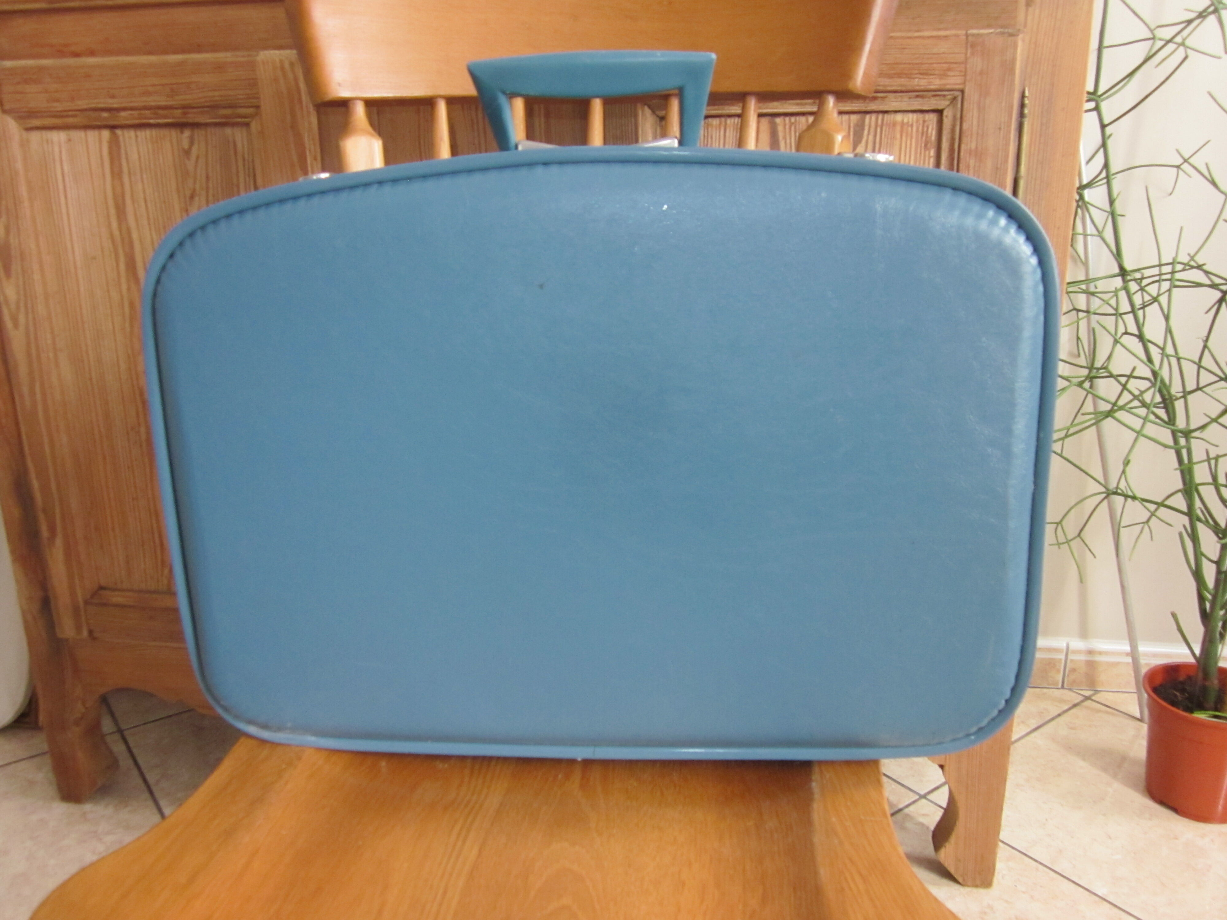 Vintage suitcase air hostesse