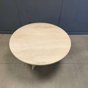 Table à manger ronde en travertin italien des années 1970