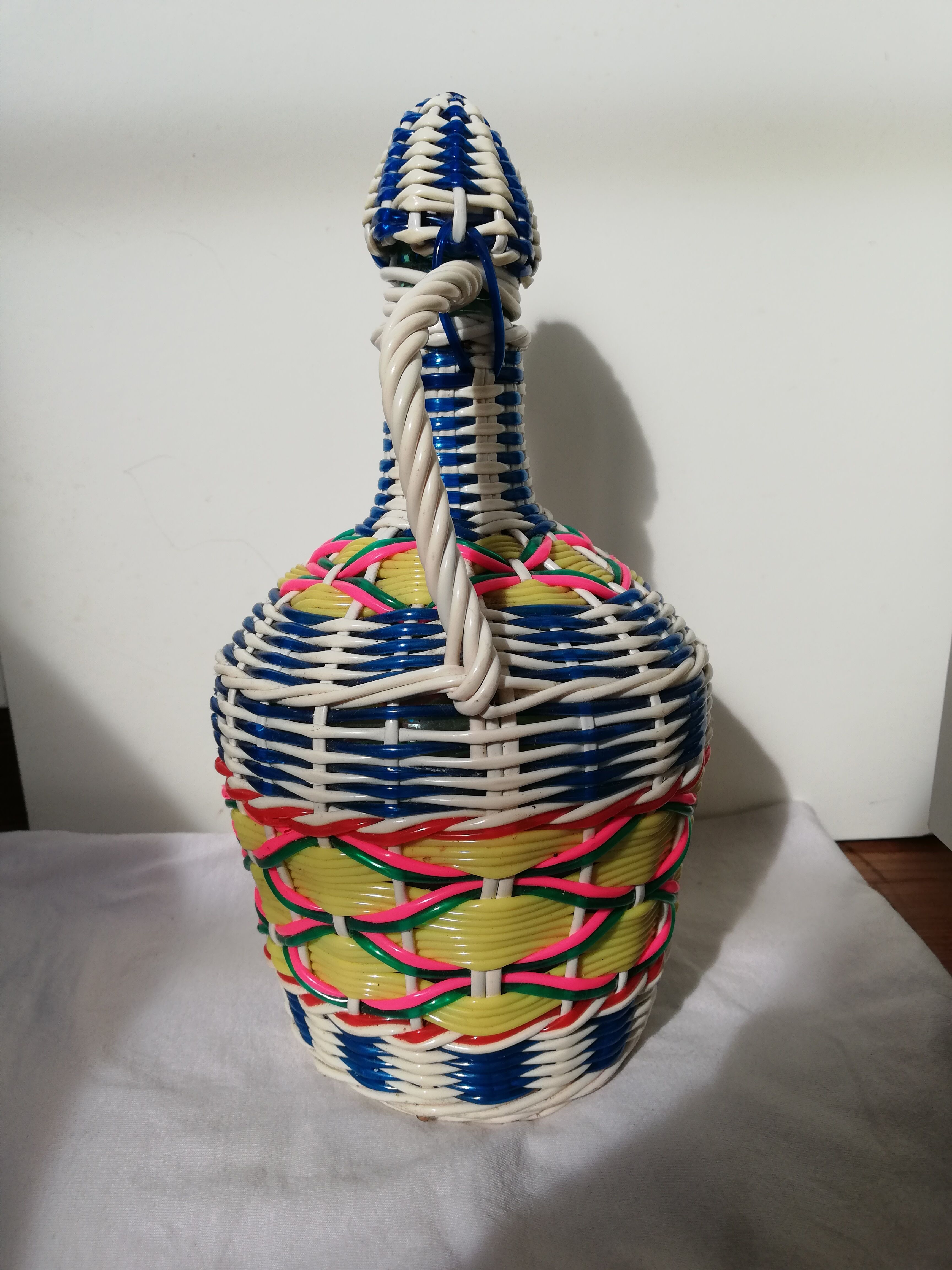 Scoubidou glass carafe
