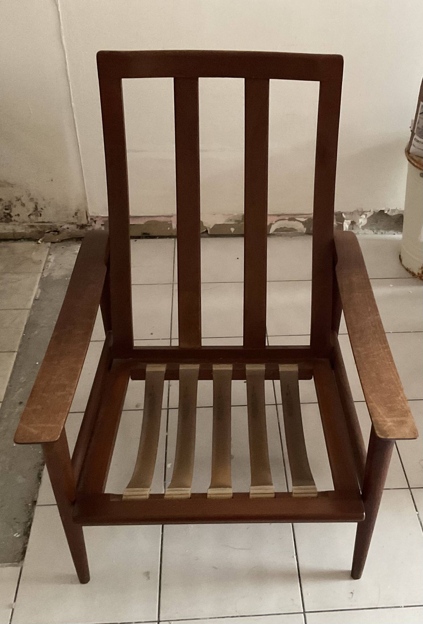 Scandinavian armchair with yellow cushions, original from the 1950s/60s.