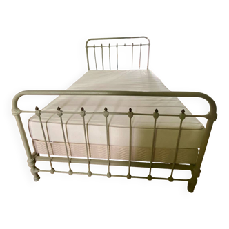Lit fonte en 140 avec sommier tapissier