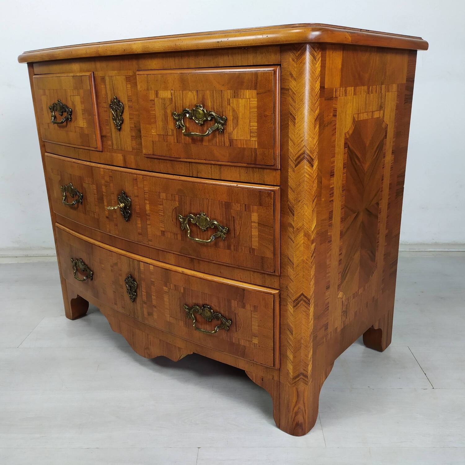 Commode de style marqueterie