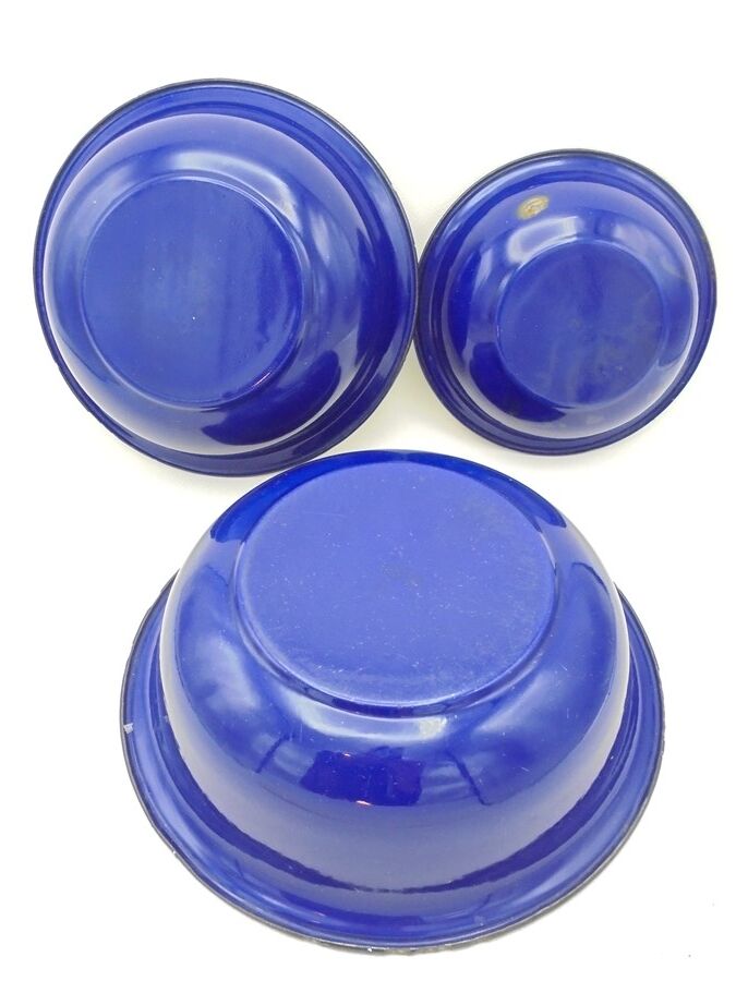 Trio de plats en tôle émaillée