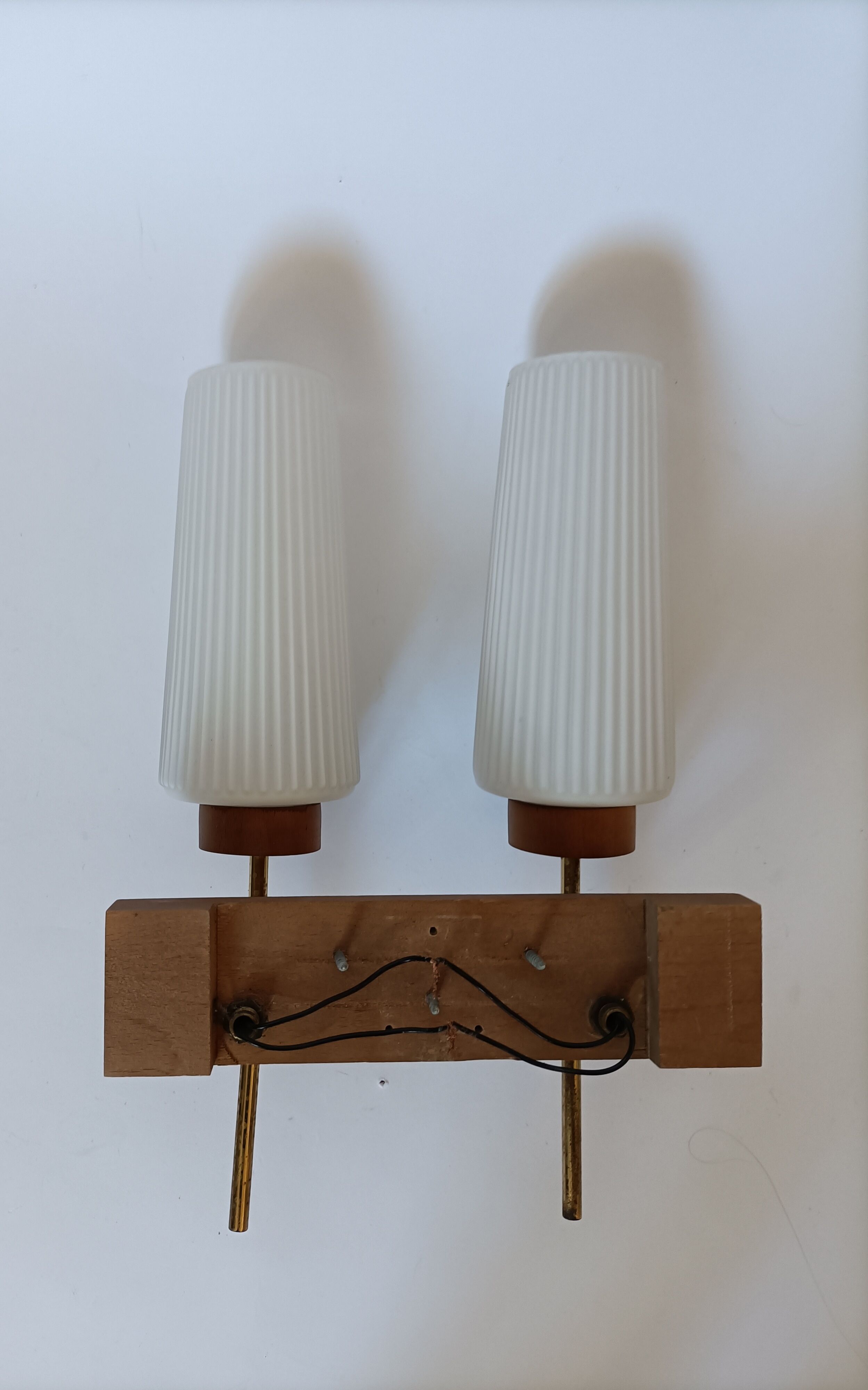 Applique à deux bras en  teck et laiton doré 1960