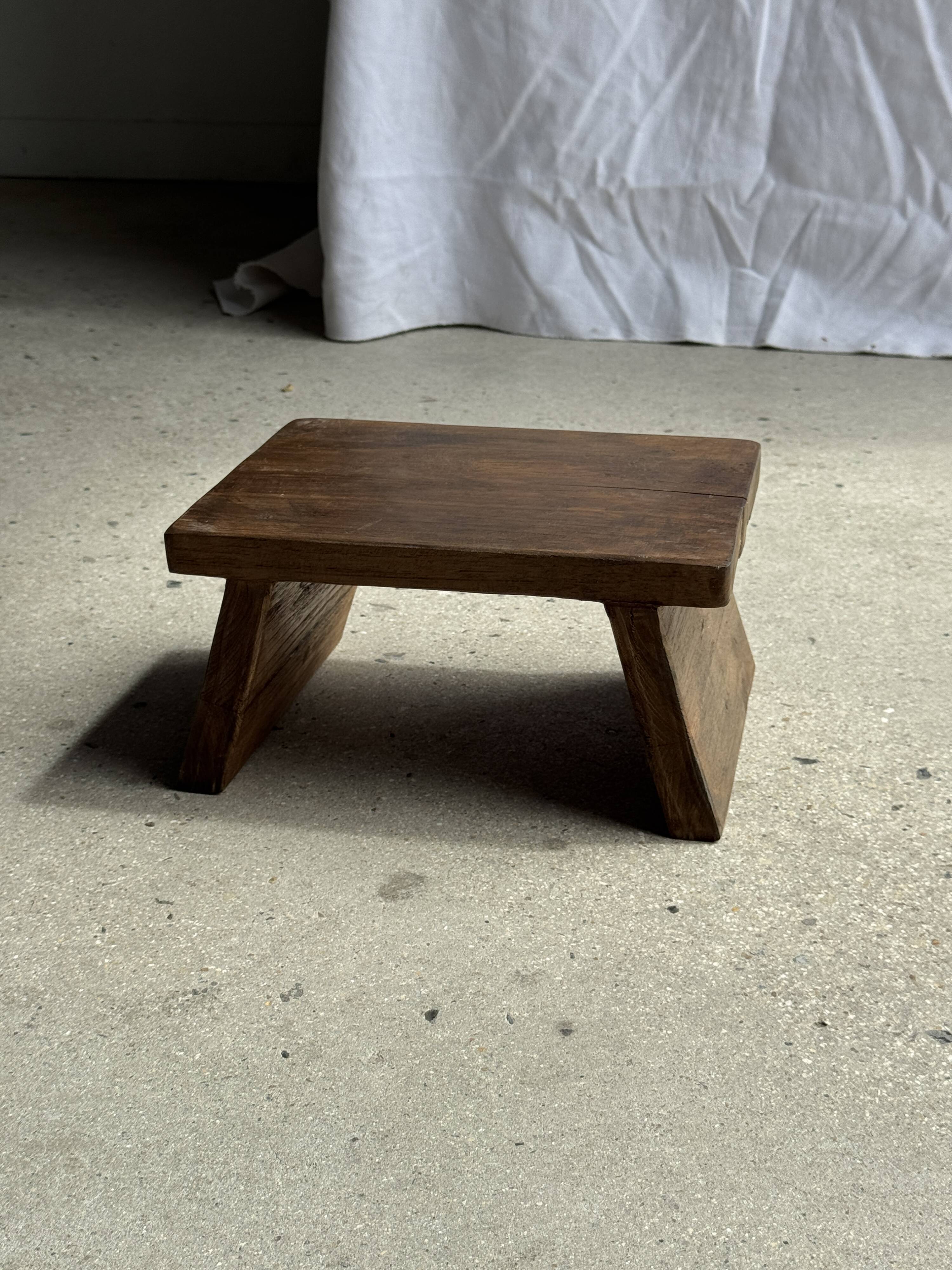 Small stool, auxiliary teak stool, Indonesian footrest H15