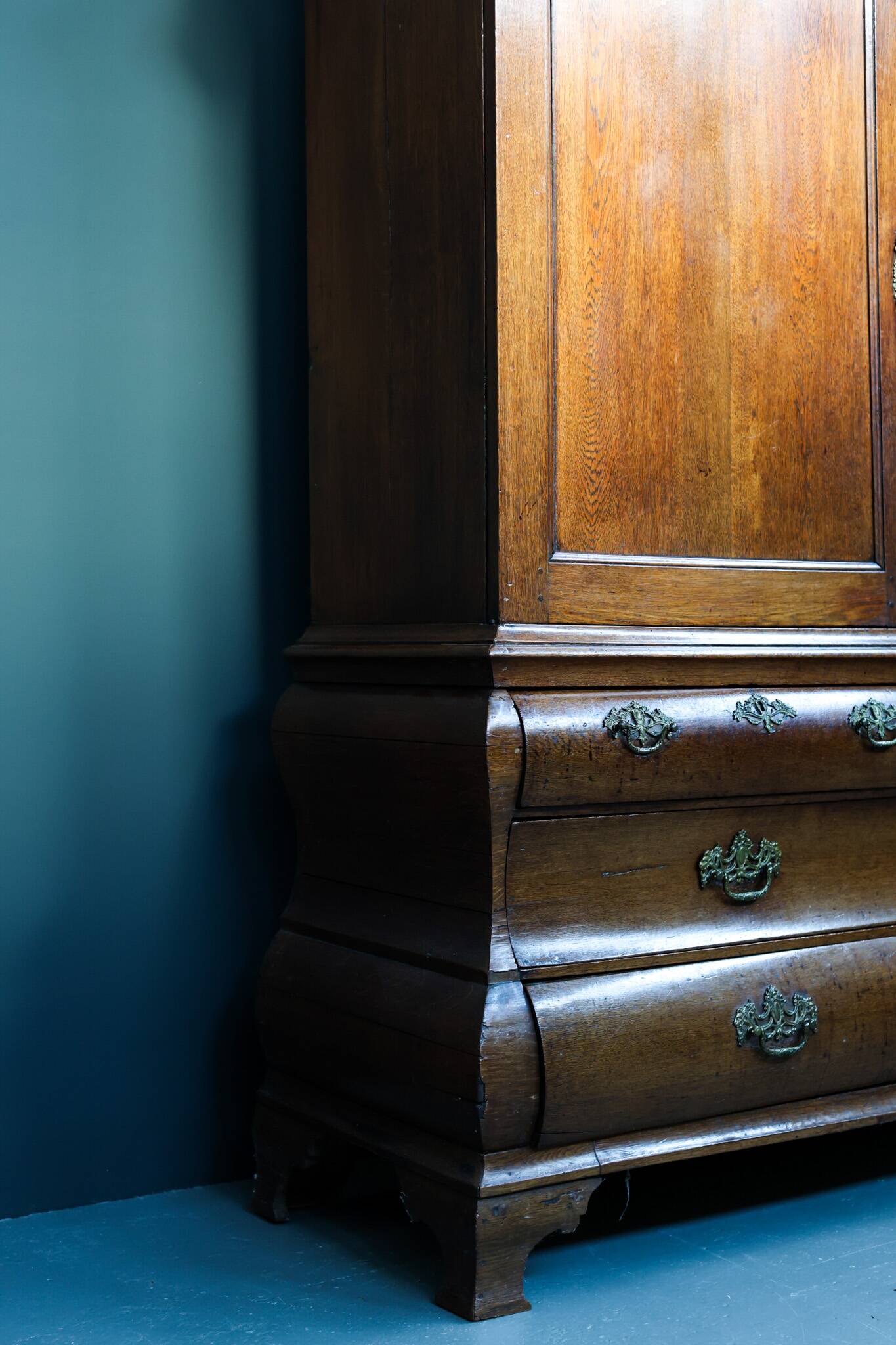 Bombe armoire hollandaise xviiie siècle