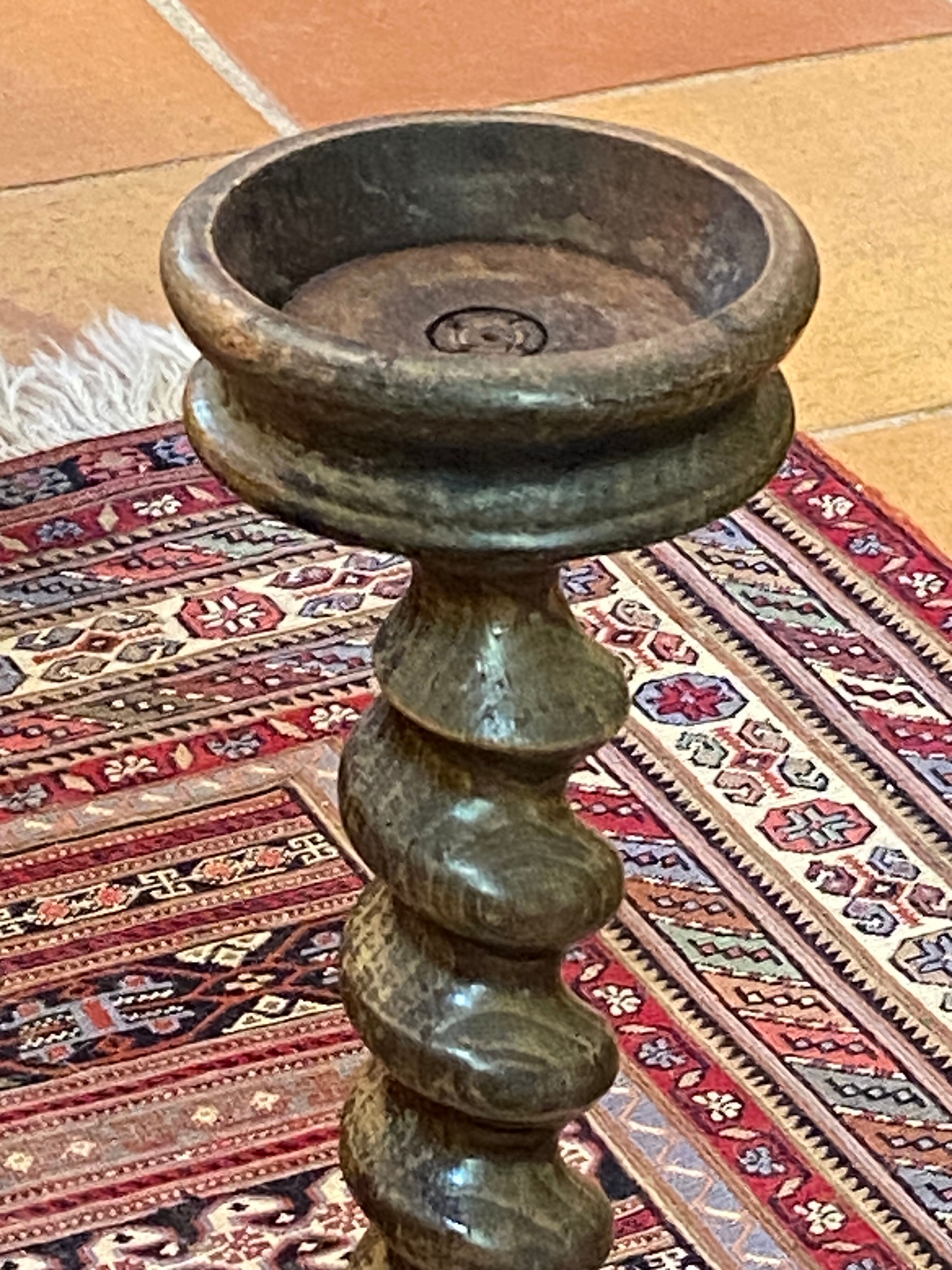 Colonne en bois touné