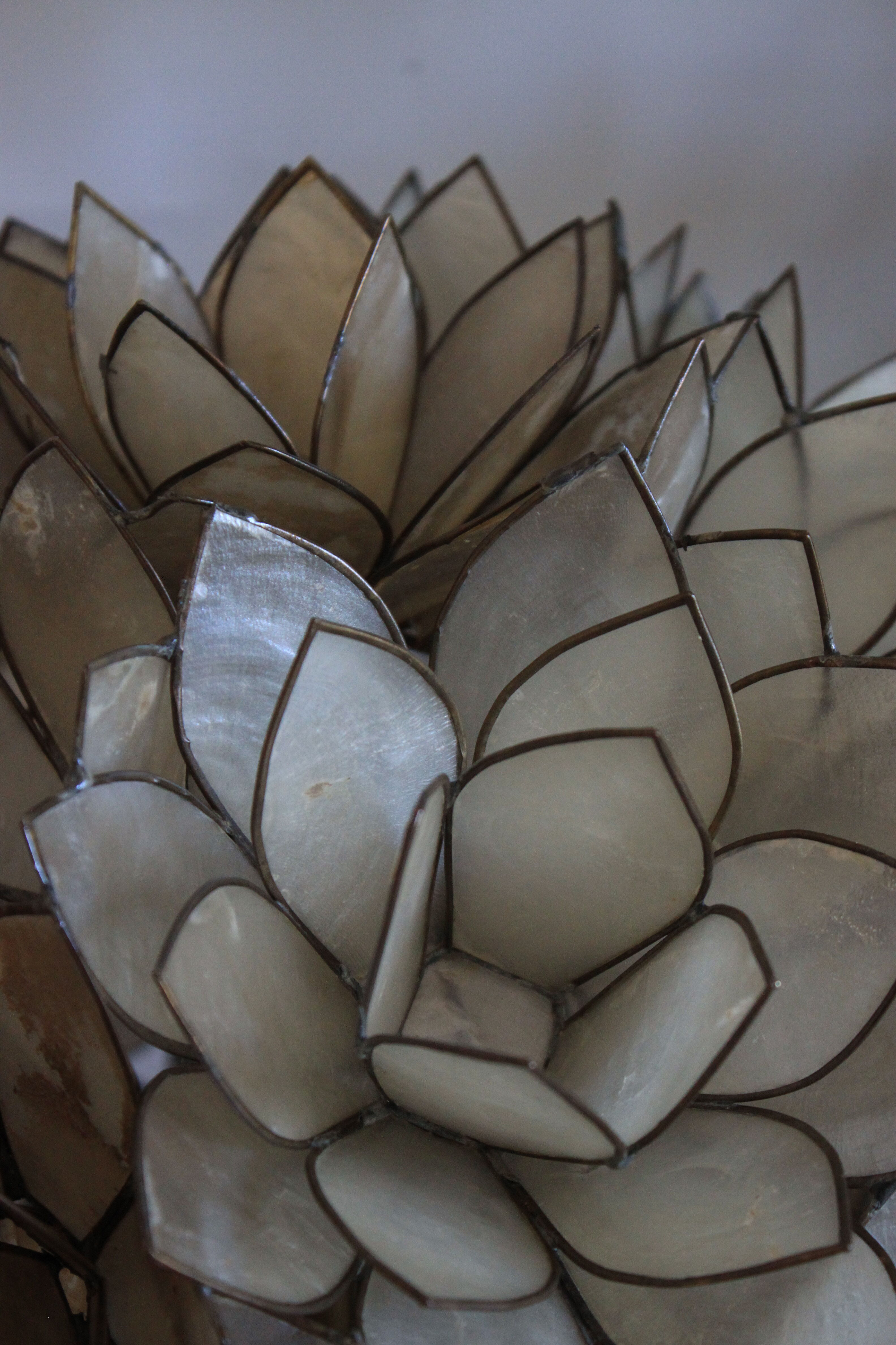 Mother-of-pearl lotus table lamp, Rausch, vintage space age