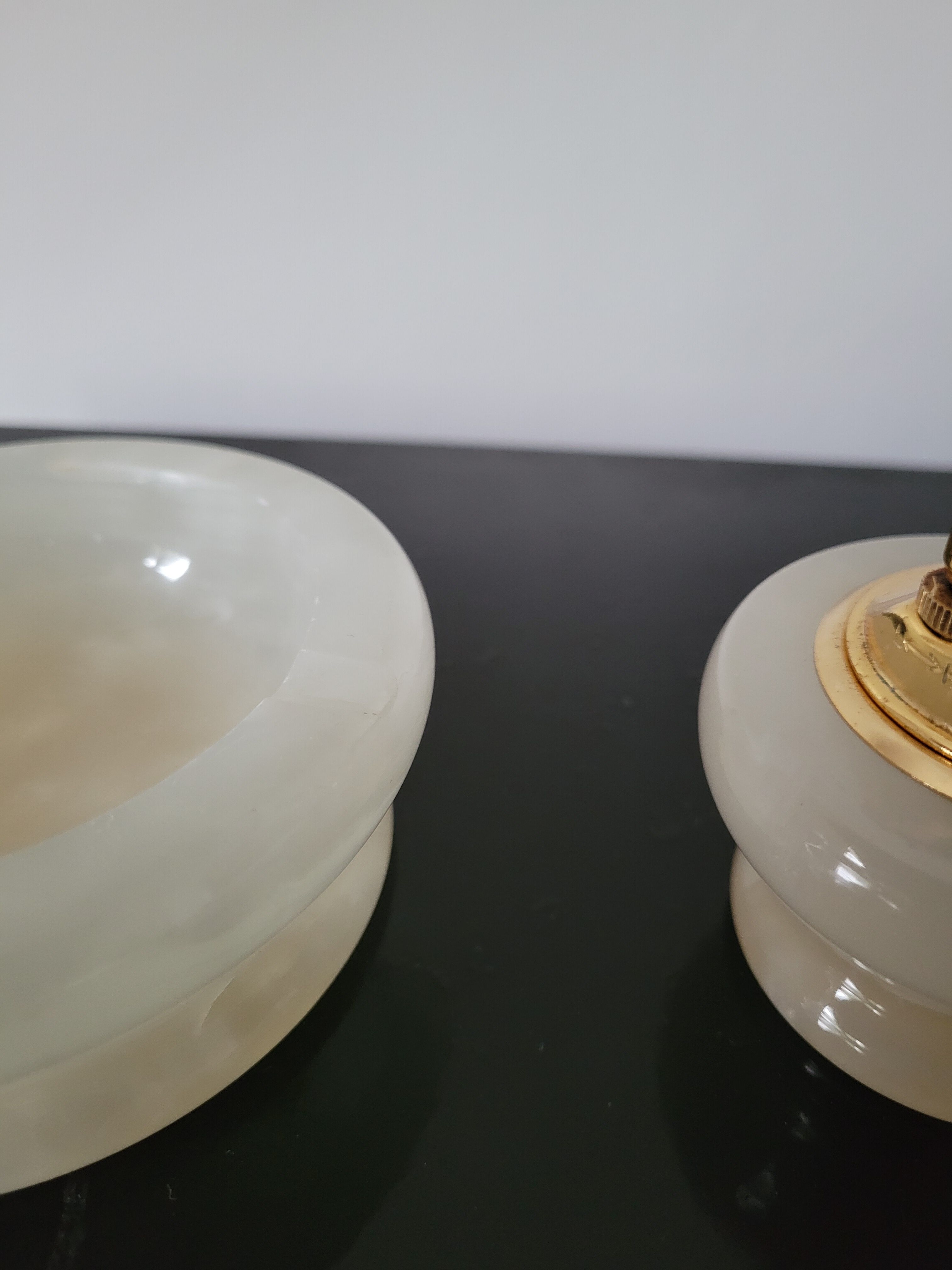 Ashtray and lighter in albatre