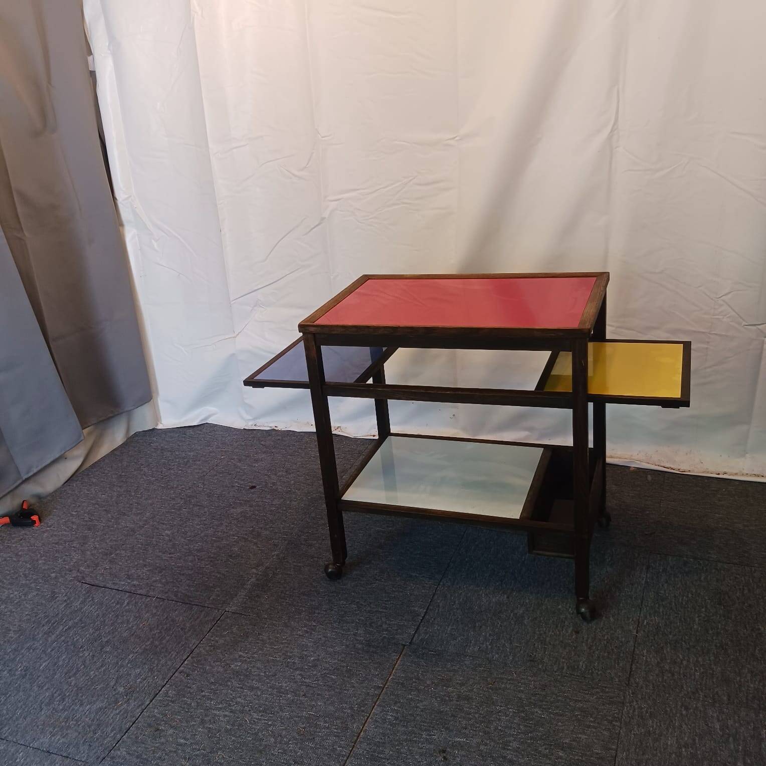 Vintage desert in the mondrian style