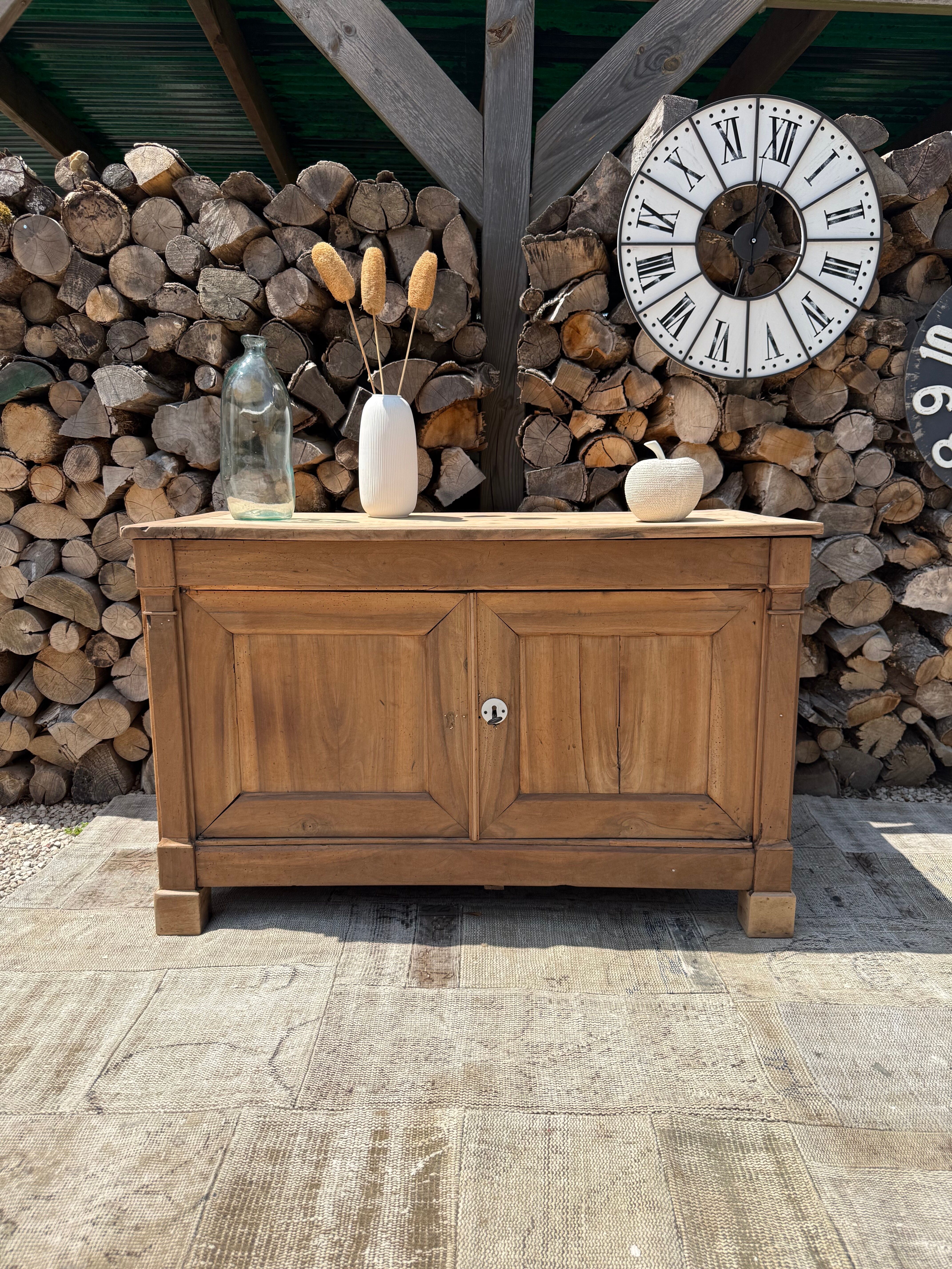 Maie ancienne rénovée / Buffet massif