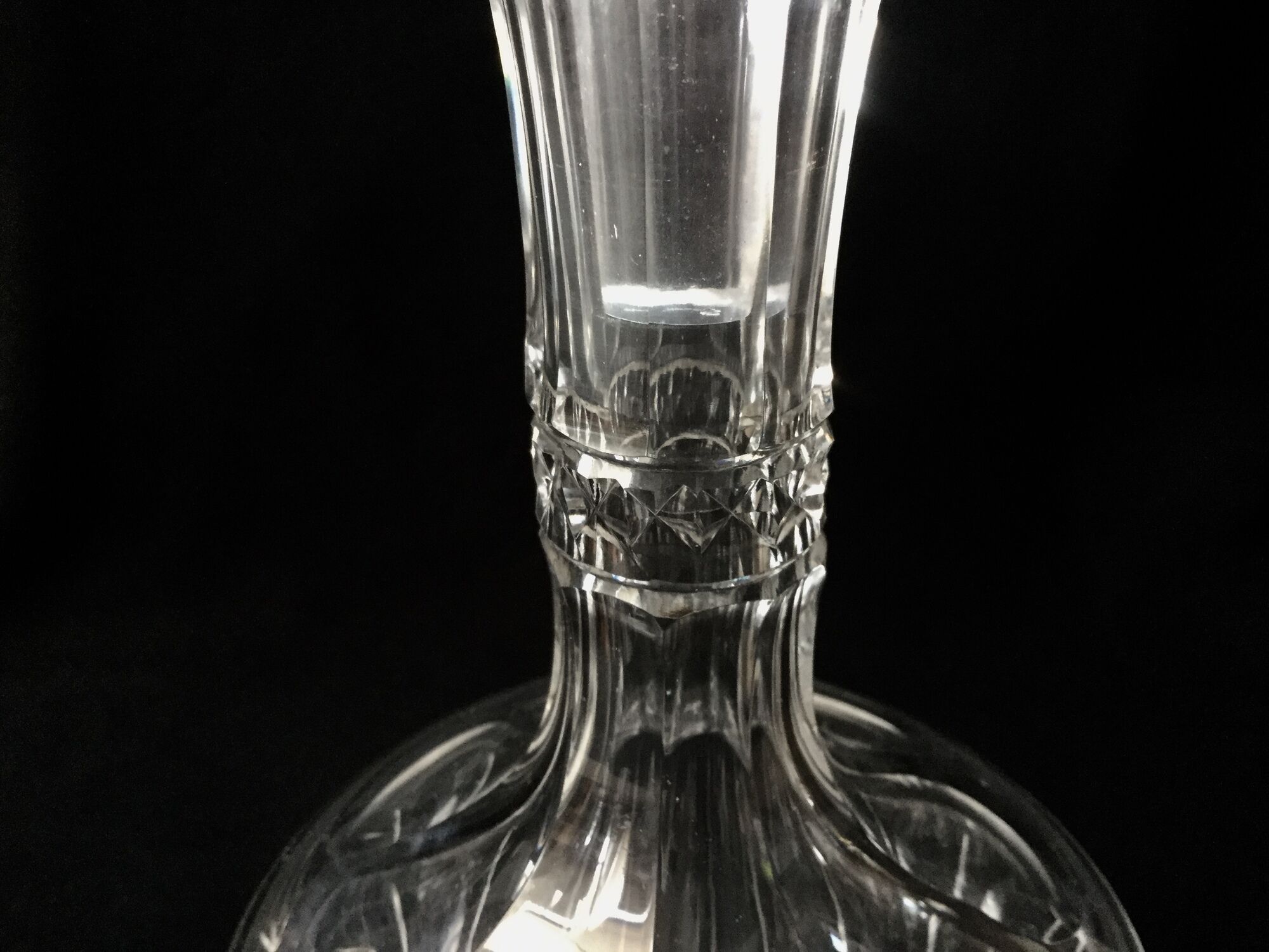 Carafe à vin grand modèle en cristal de Saint Louis, modèle Tommy