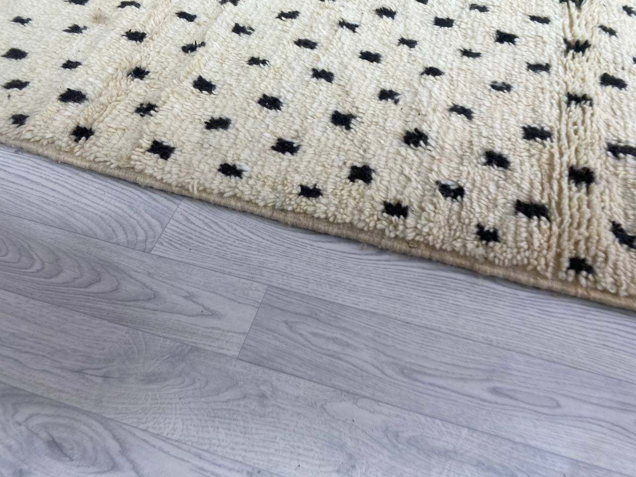 Handmade wool berber rug 276 x 157 cm
