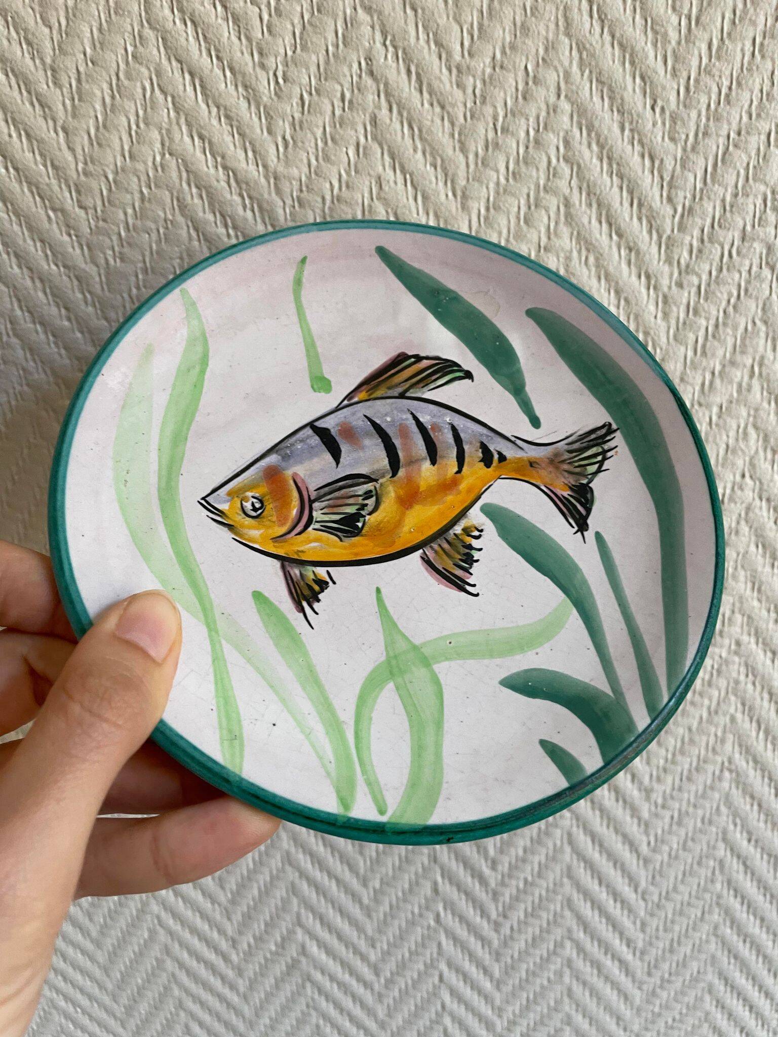 Valaluris plate fish decor