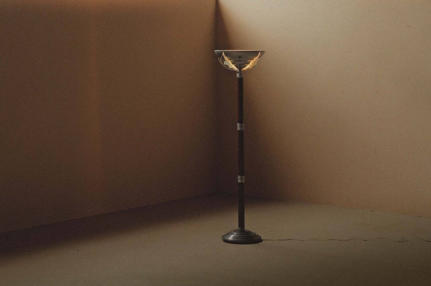 Art Deco floor lamp in oak, metal and glass, circa 1930
