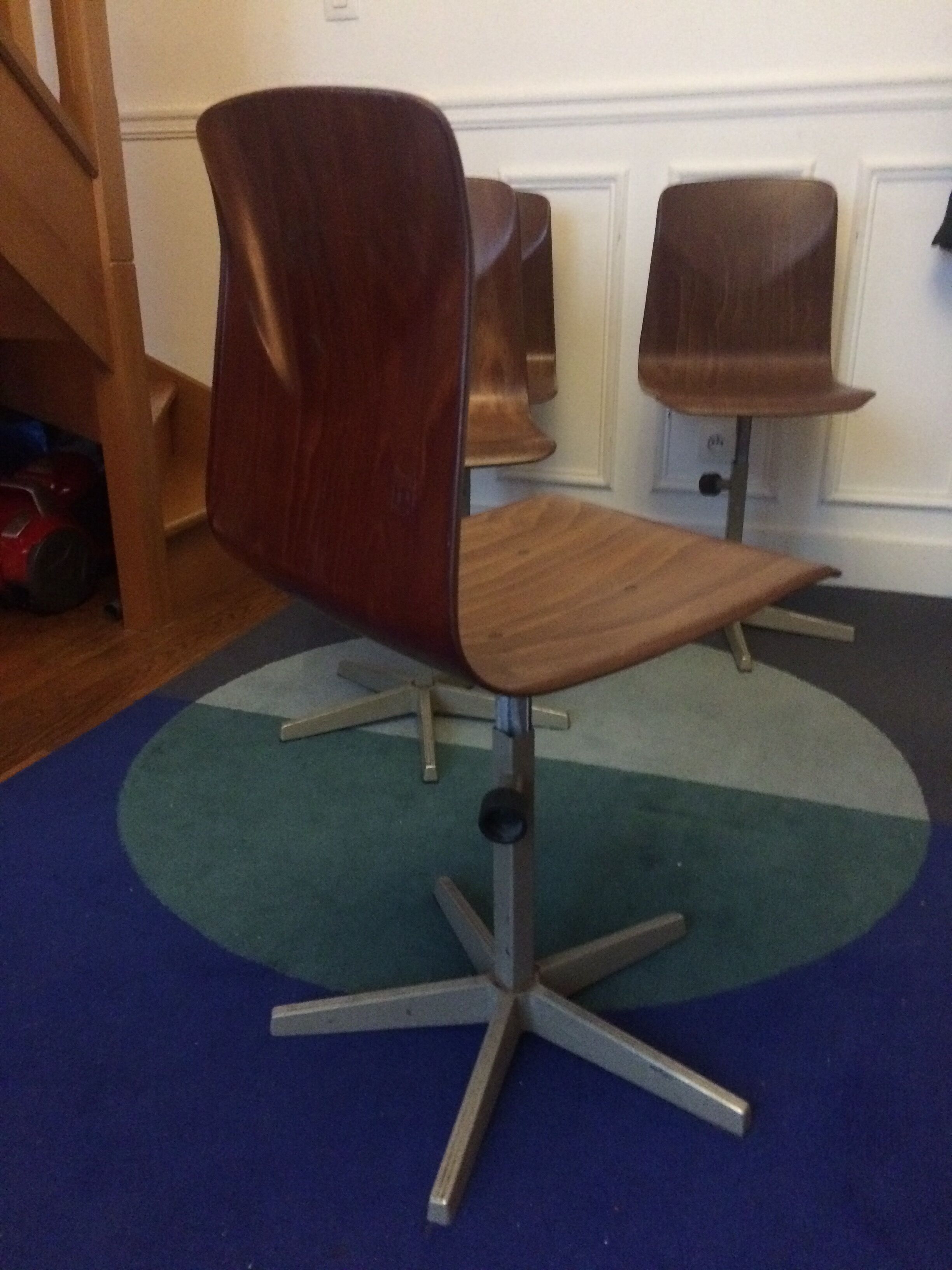 4 Pagholz workshop chairs