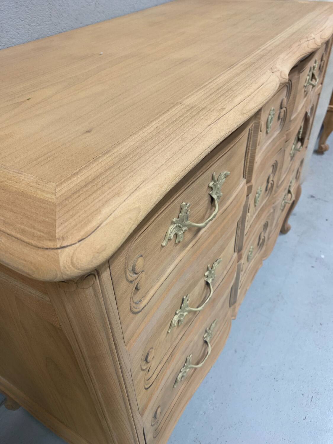 Commode Louis XV en bois brut