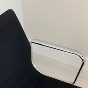 Fauteuil modèle 107 de Charles & Ray pour Vitra