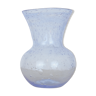 Vase en verre bullé de Biot bleu clair