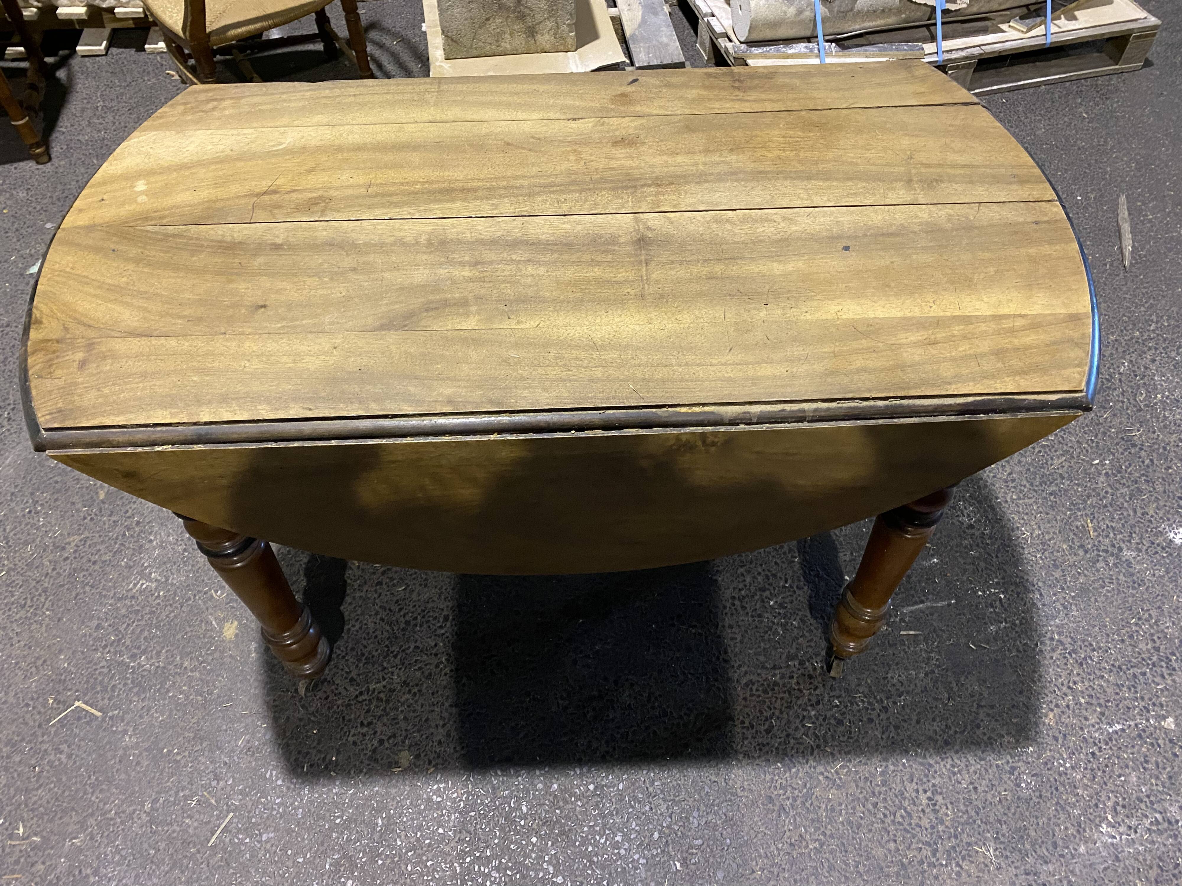 Table 6 feet Louis Philippe walnut