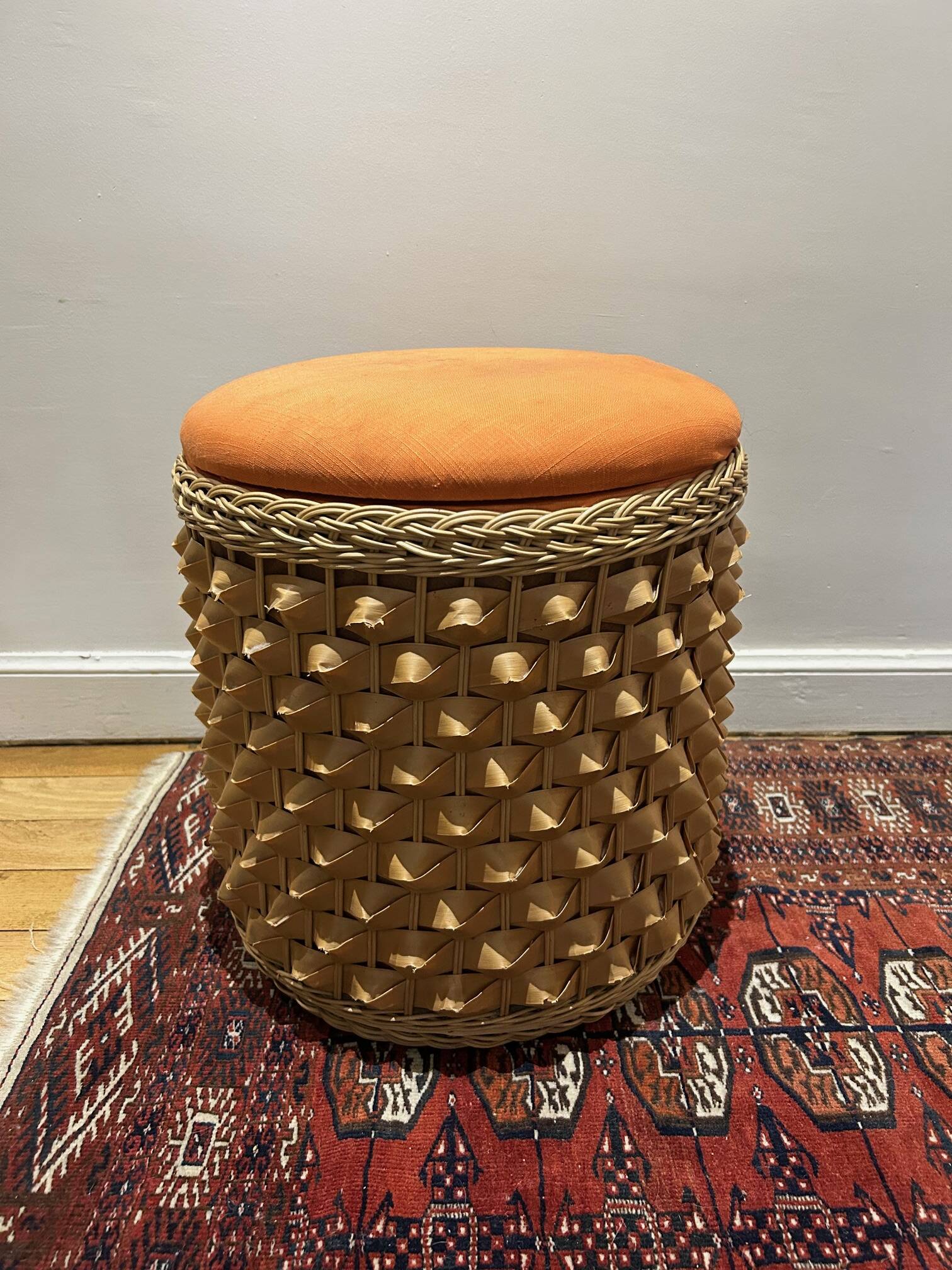 1970 wicker chest pouf