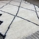 White wool rug with framing