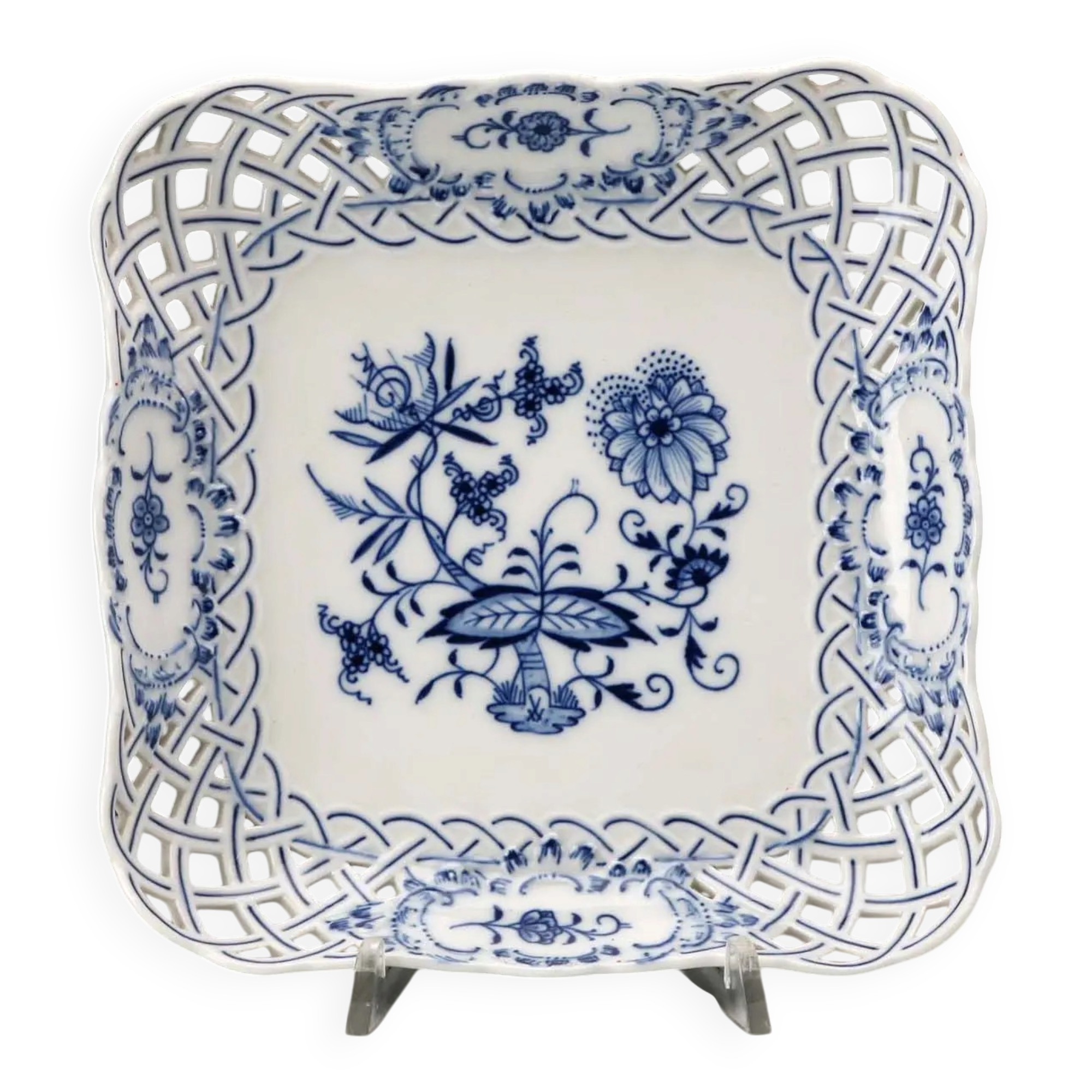Ancient porcelain plateau from Meissen, Germany, 20th century.