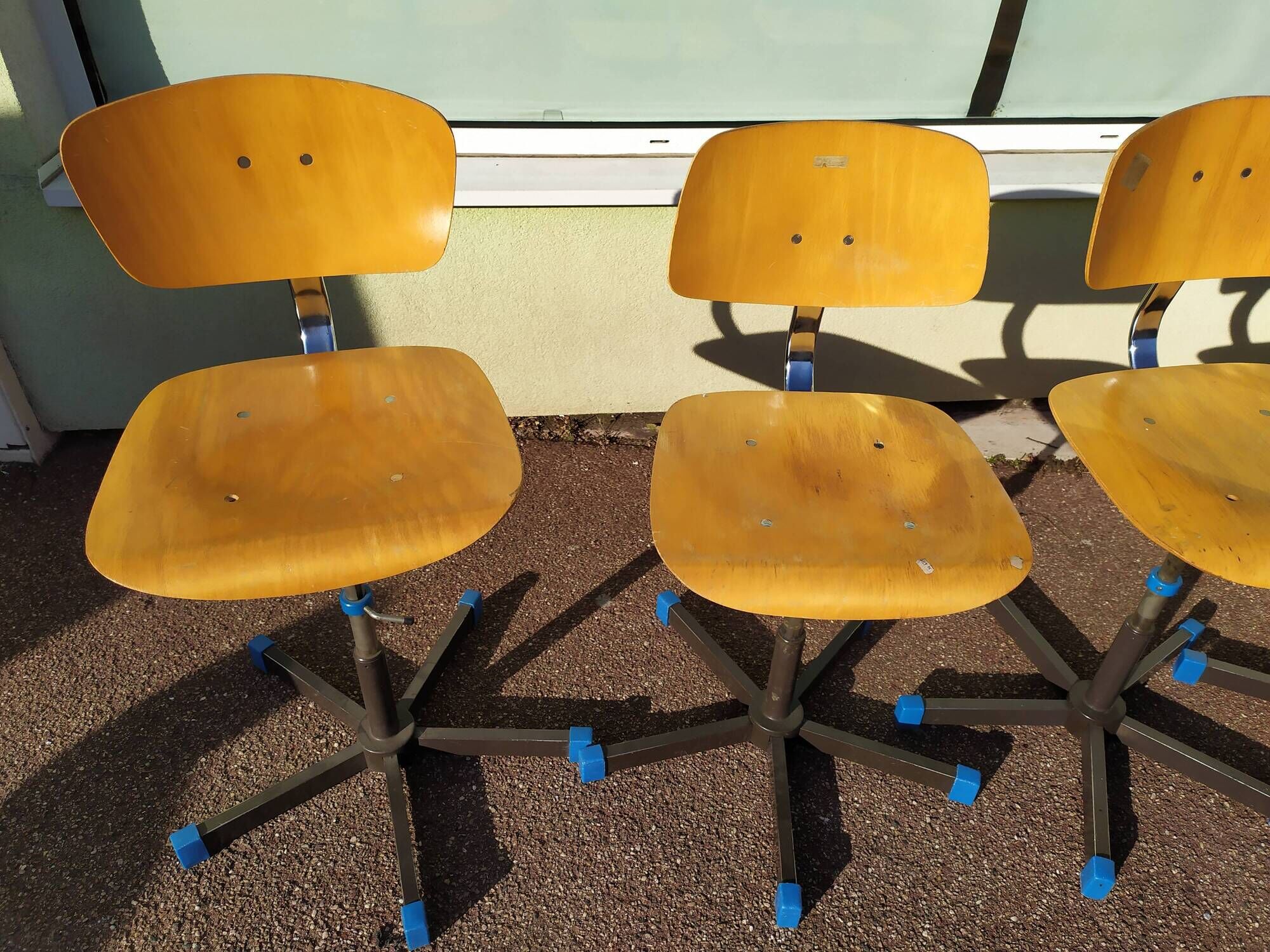 Set of 4 adjustable swivel sewing workshop chairs