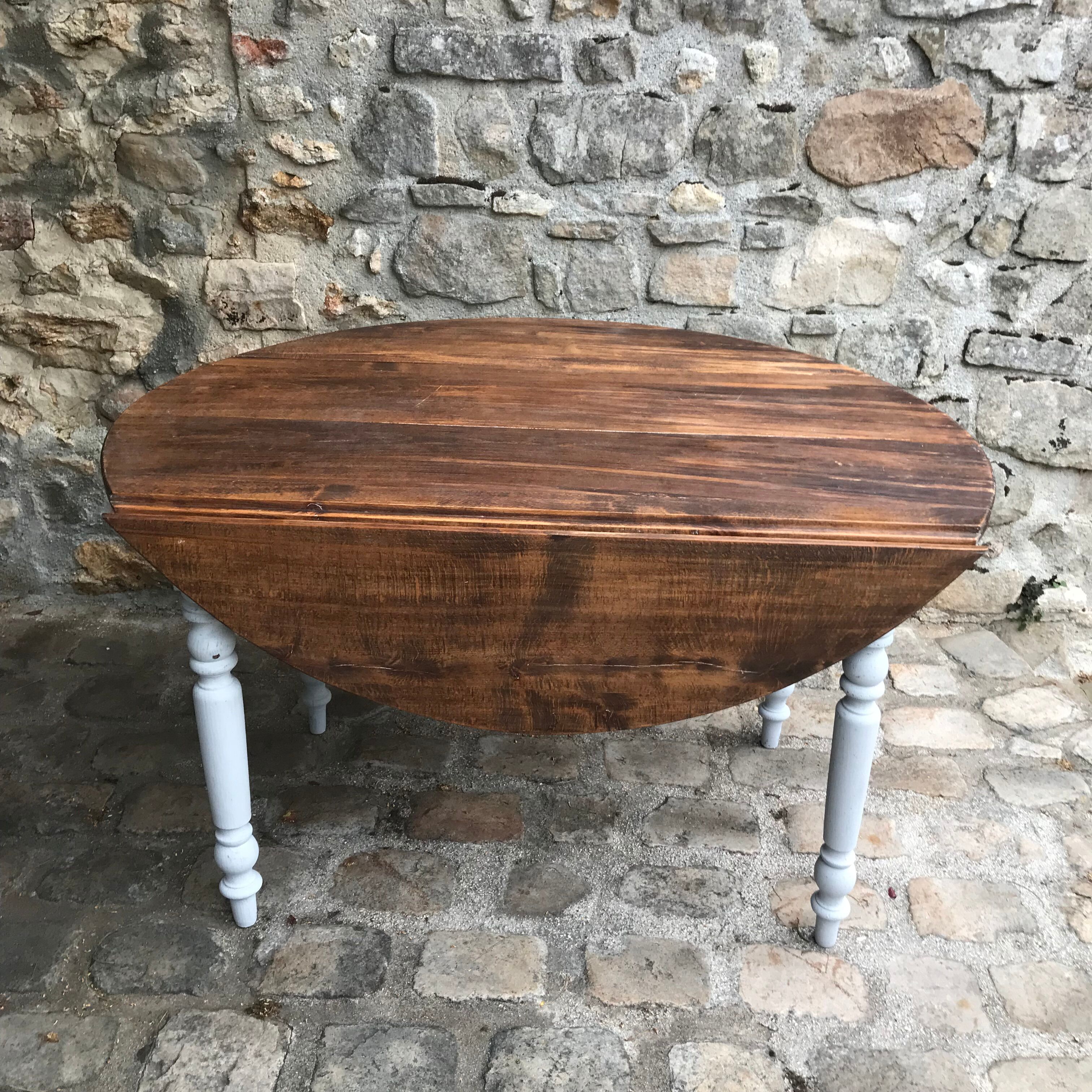 Table ronde avec rabats