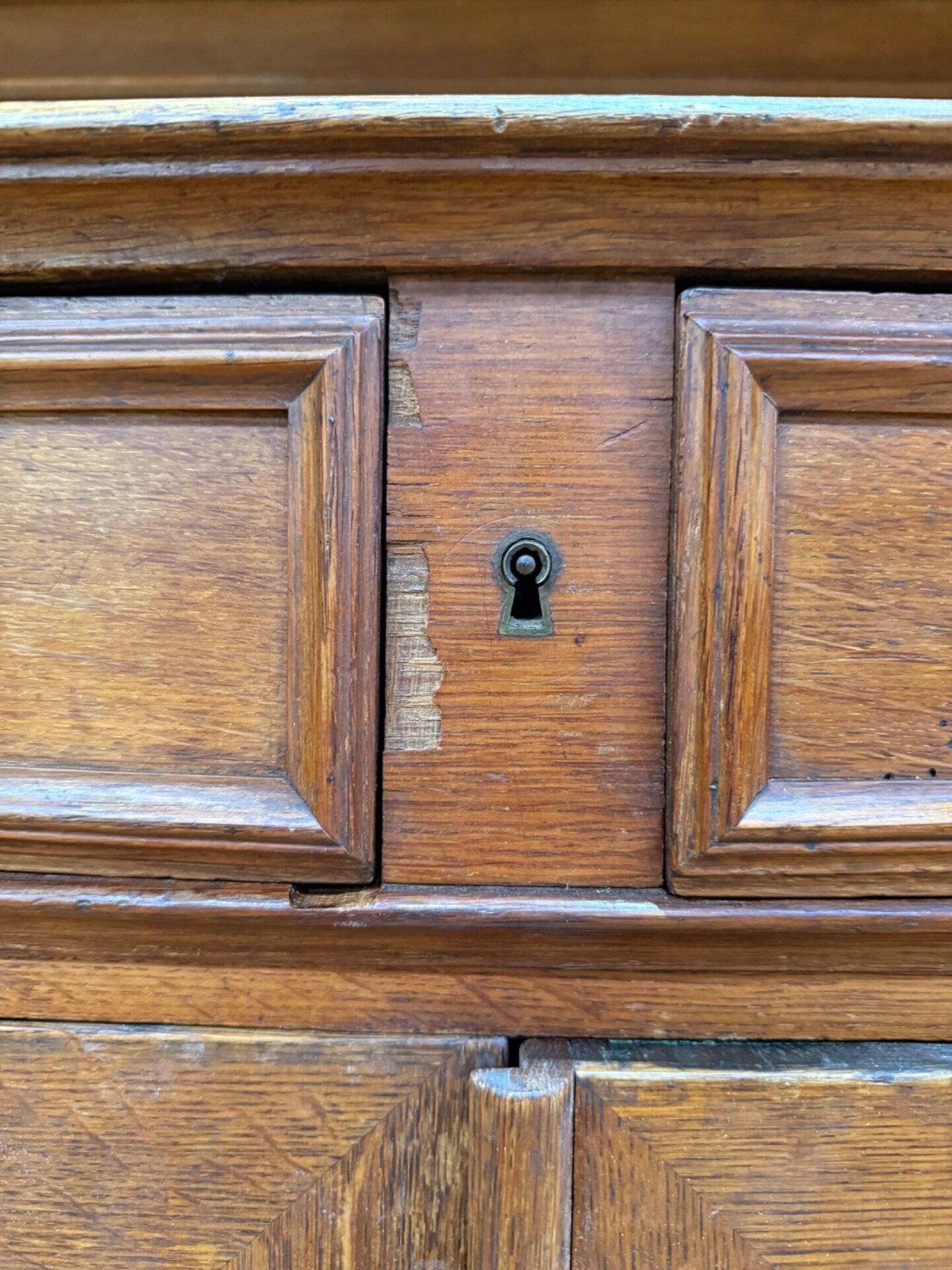 Buffet Louis Philippe "Saint-Hubert" en chêne