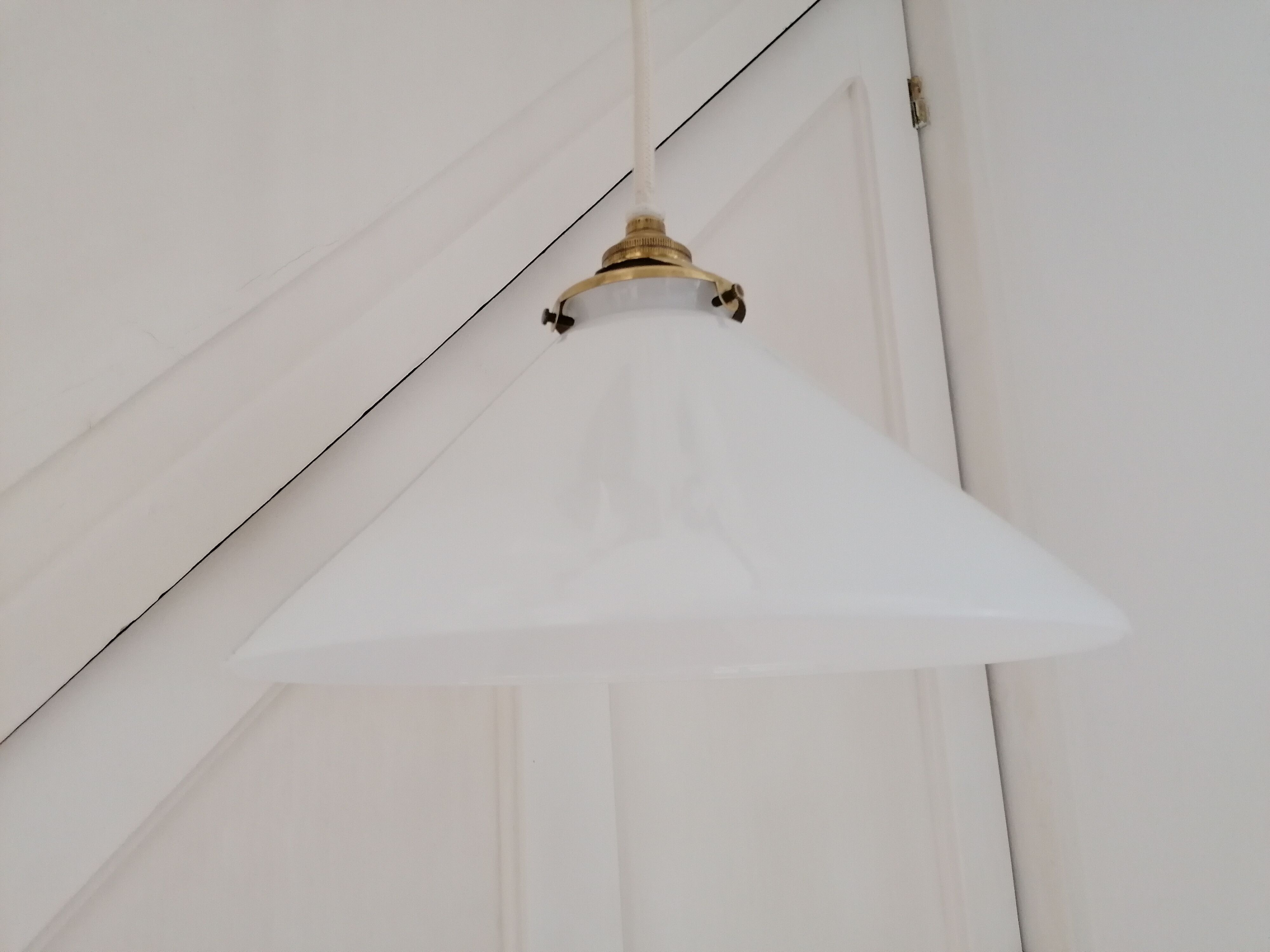 Opaline suspension