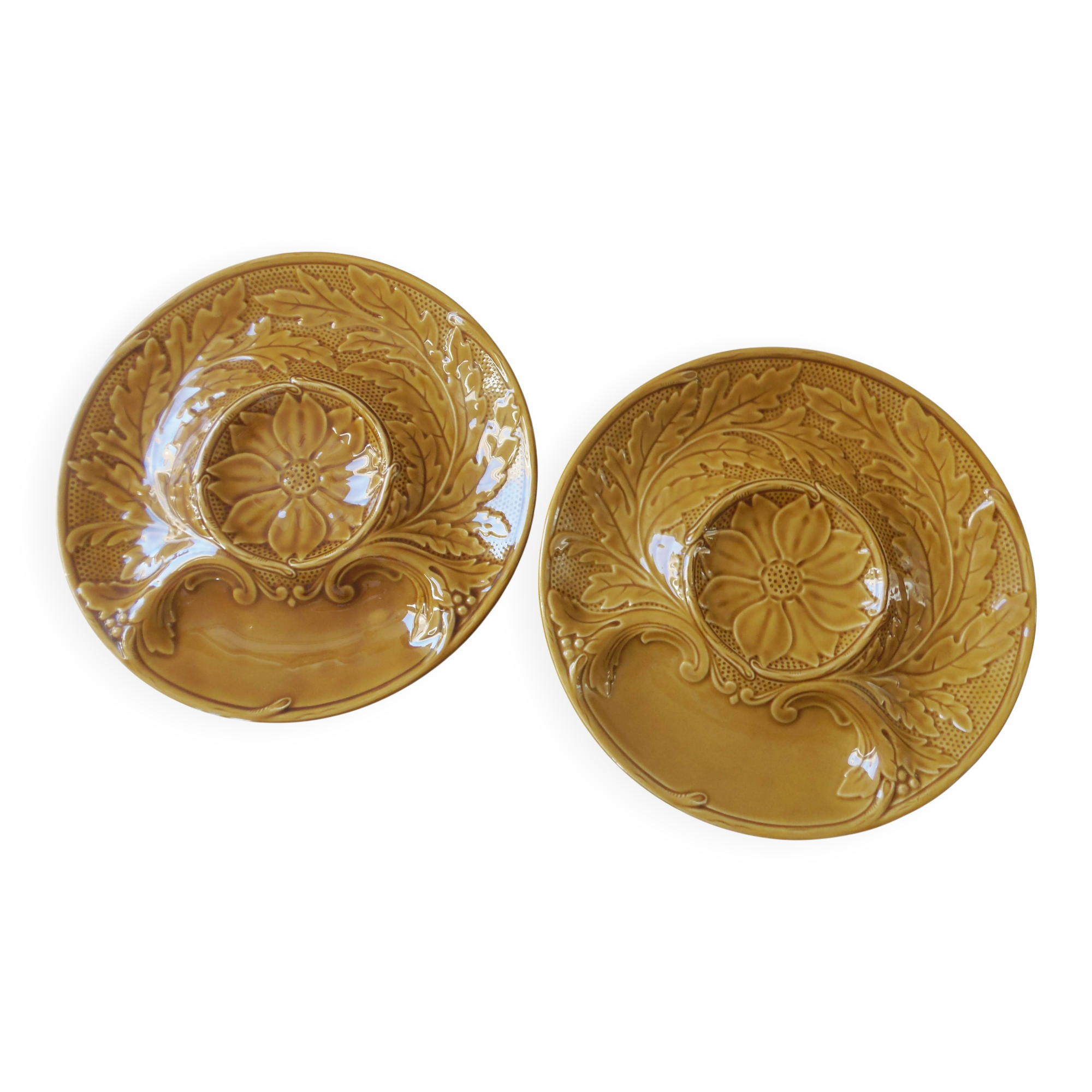 2 assiettes à artichauts en barbotine Gien