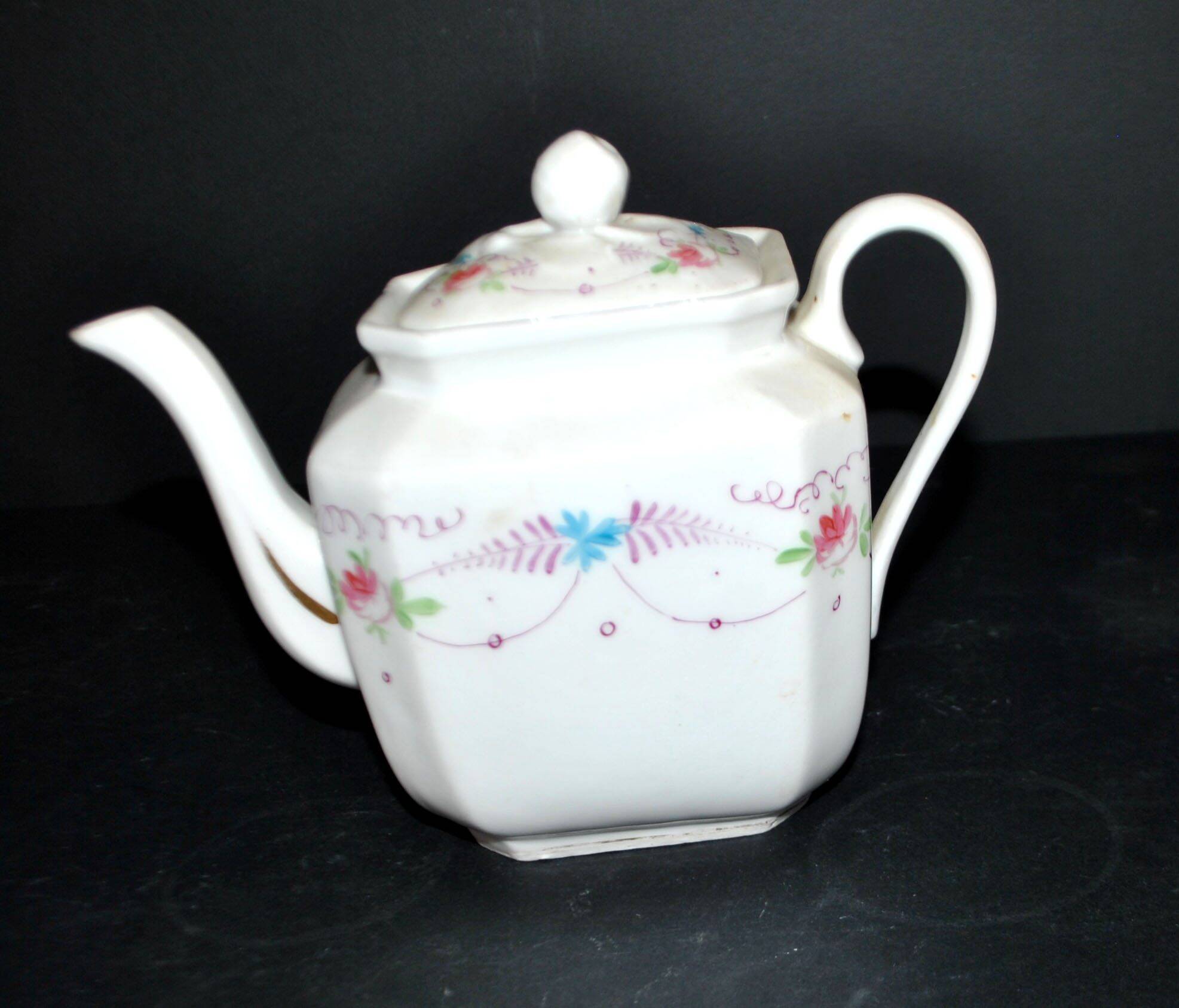Old Paris porcelain herbal tea pot – hand-painted polychrome decoration, 19th century