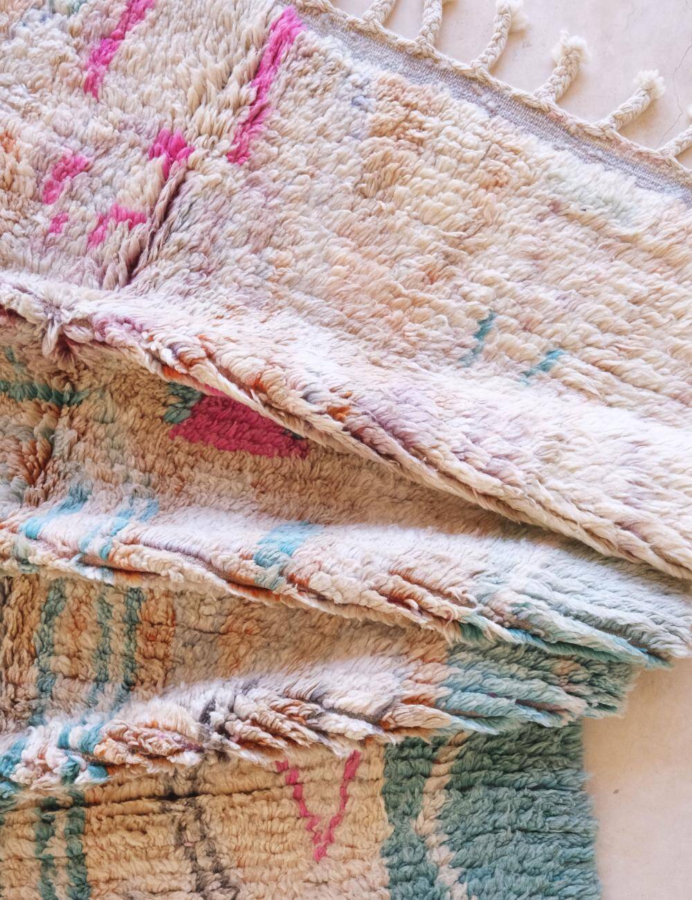 Tapis berbère pastel