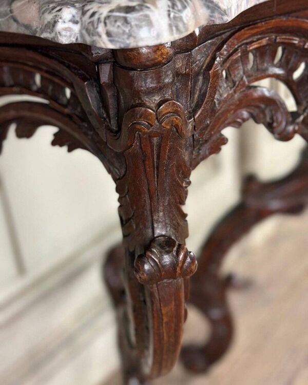 Console Louis XV en bois sculpté, marbre gris des Ardennes, XVIIIème siècle