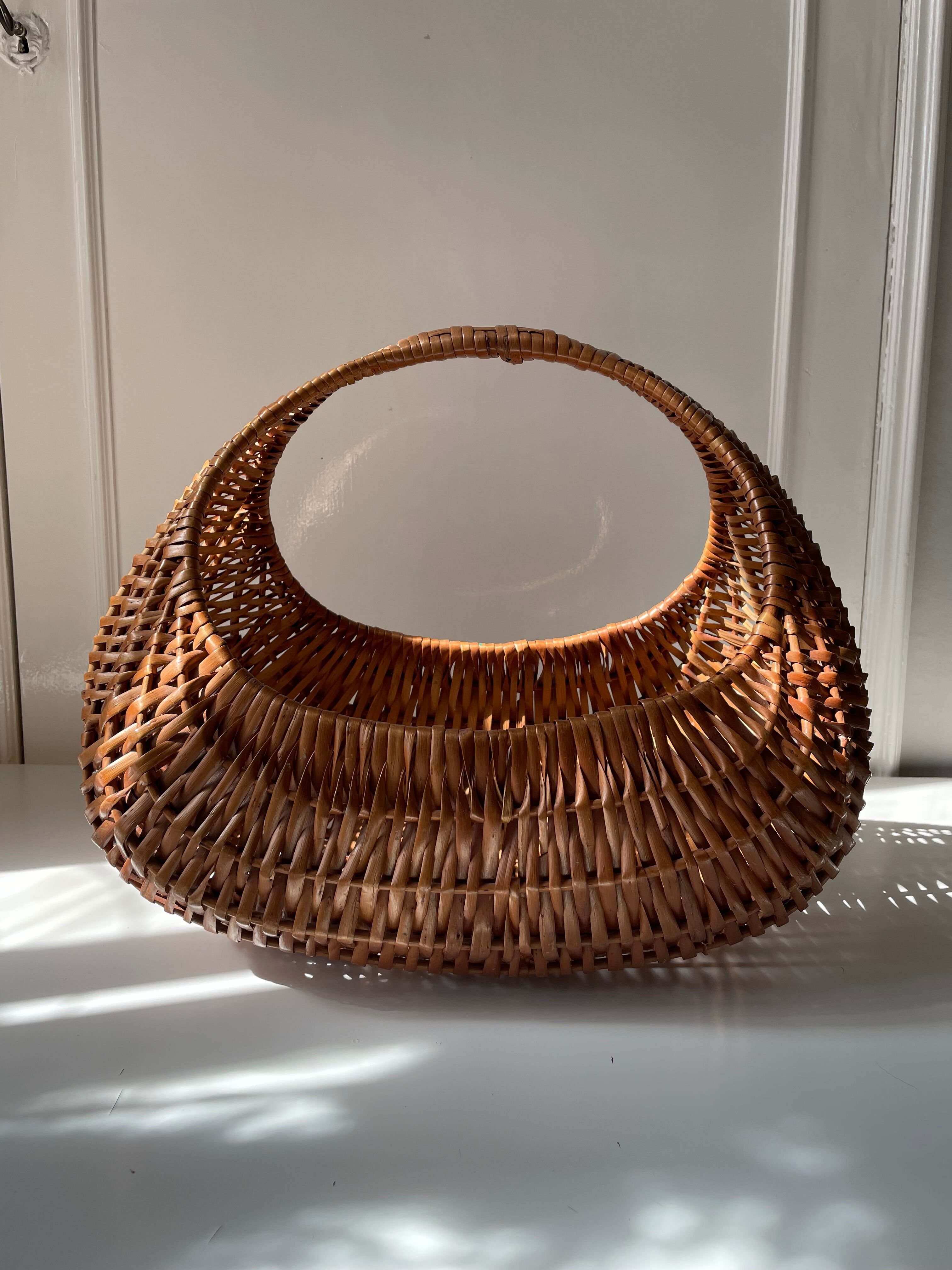 Wicker gondola basket