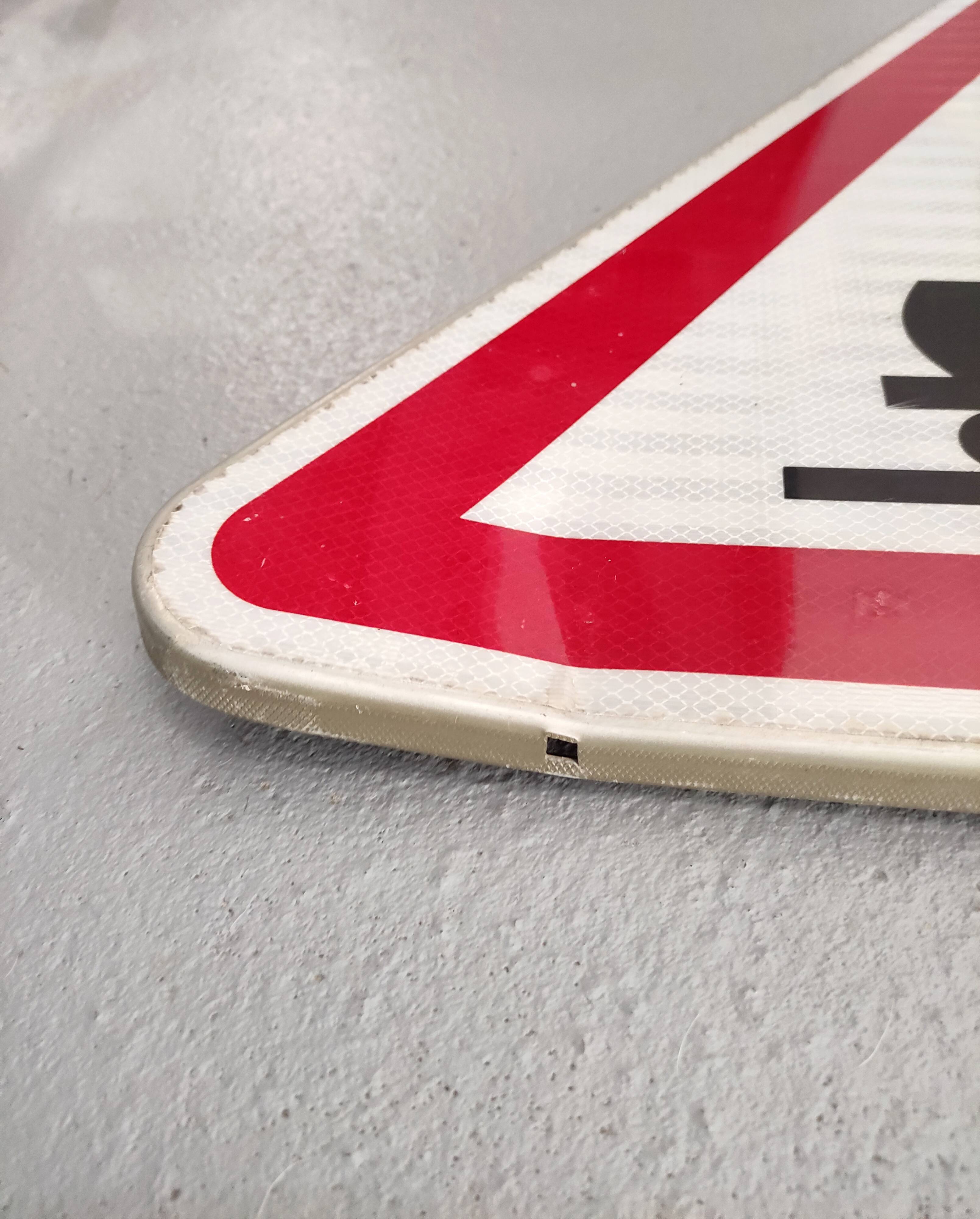 Railway traffic sign