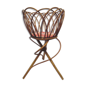 Wicker planter on feet