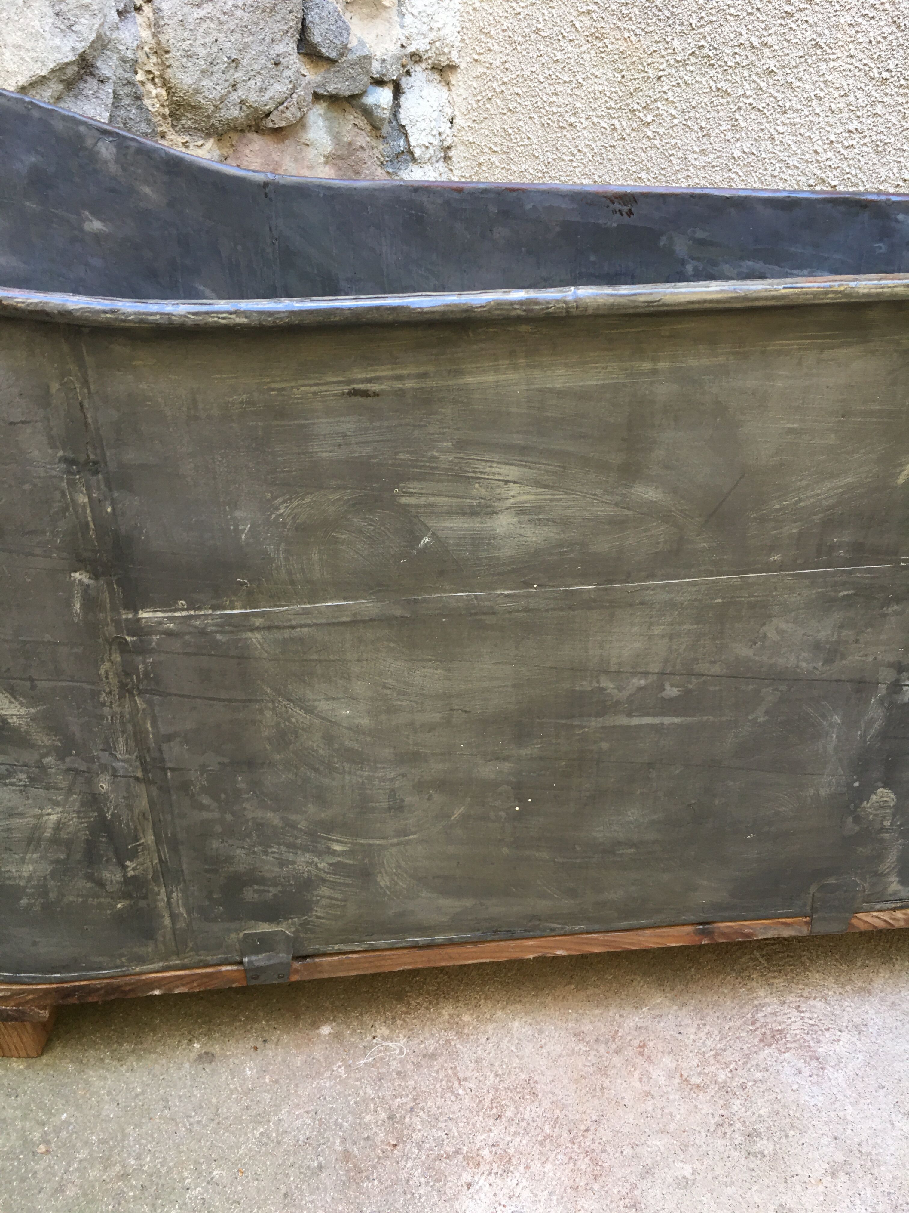 Baignoire en zinc socle bois XIXème siècle