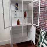 medicine cabinet / pharmacy