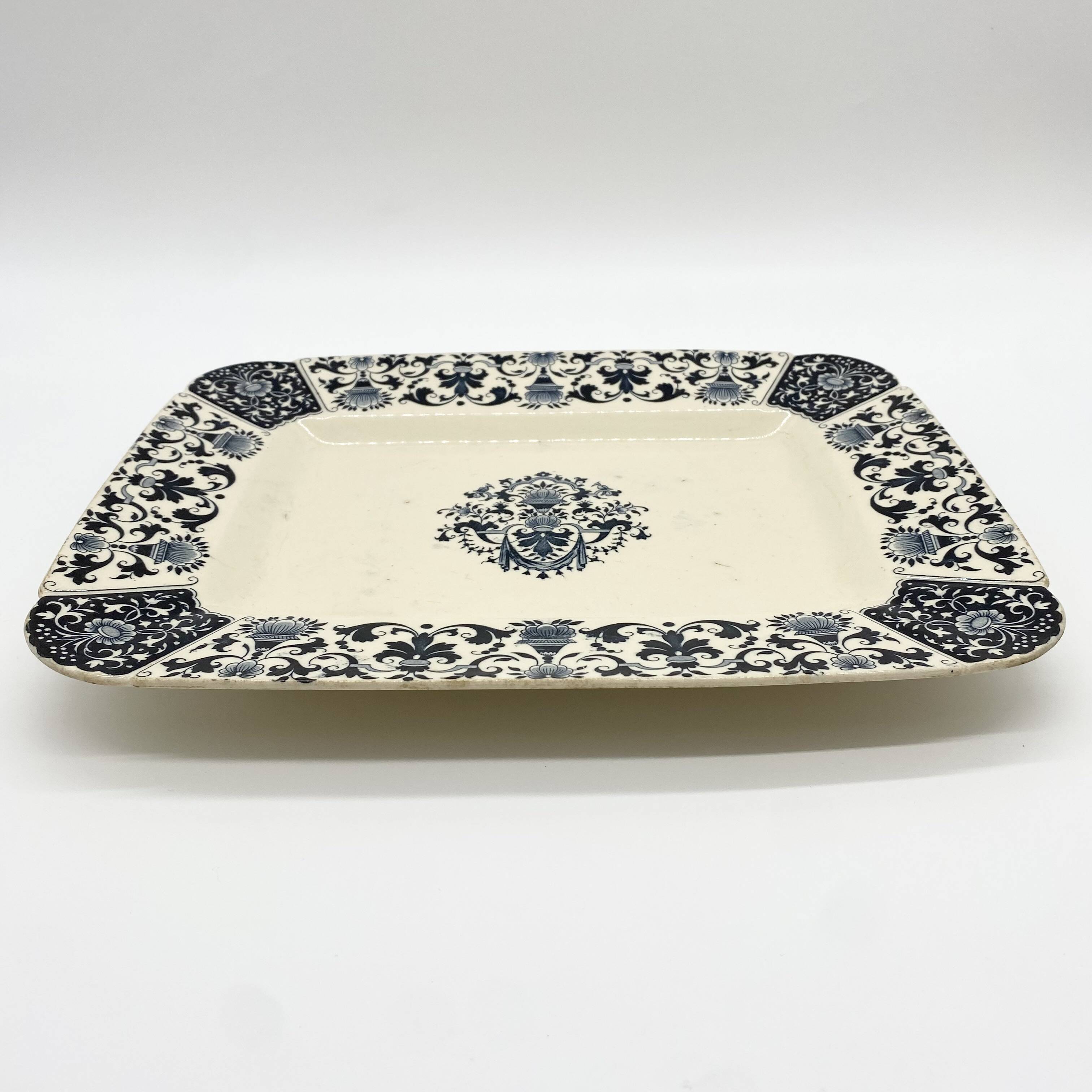 Gien earthenware dish "Terre de Fer", "Ibis" service, 1876